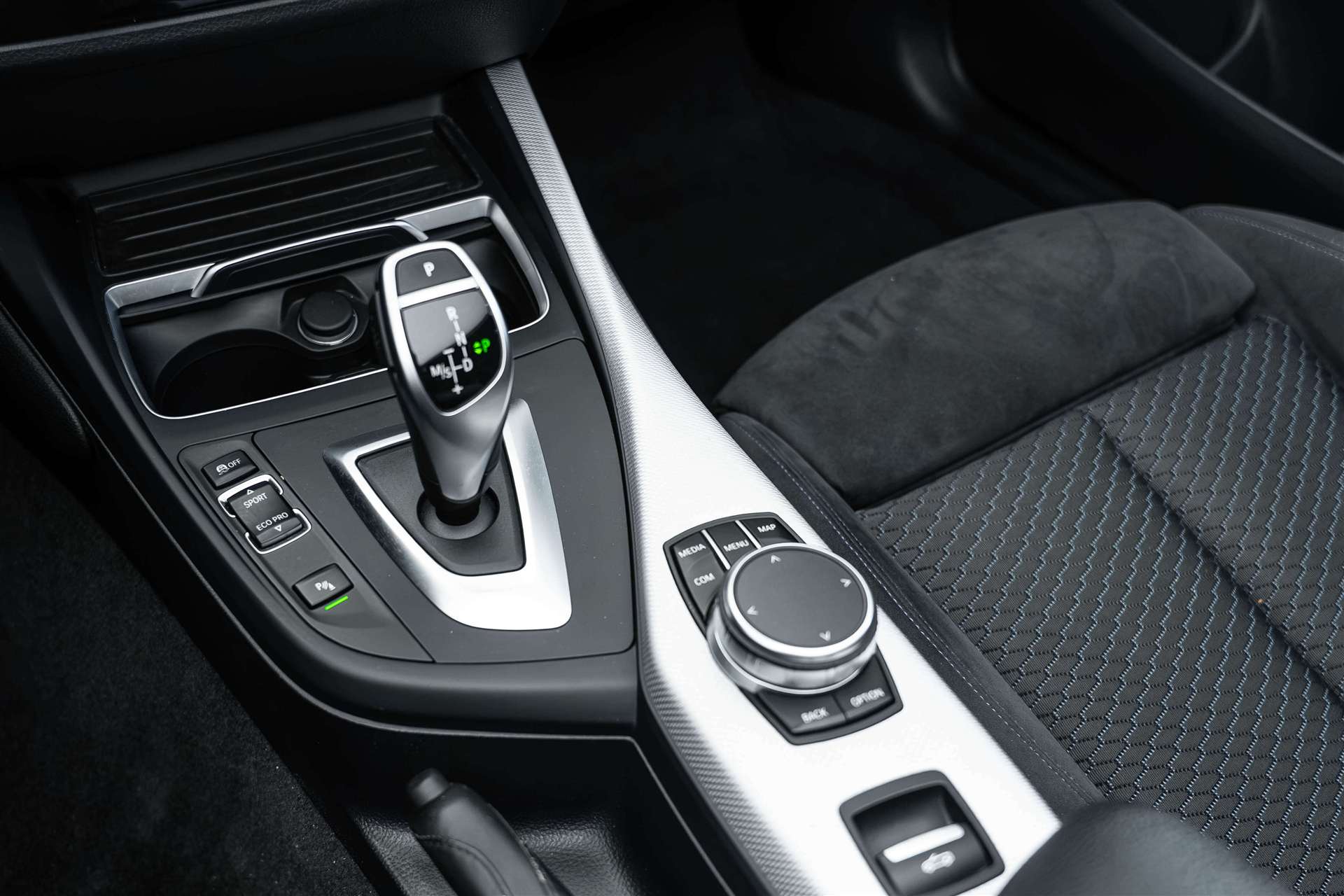 BMW BMW M240i xDrive Steptronic-image-28