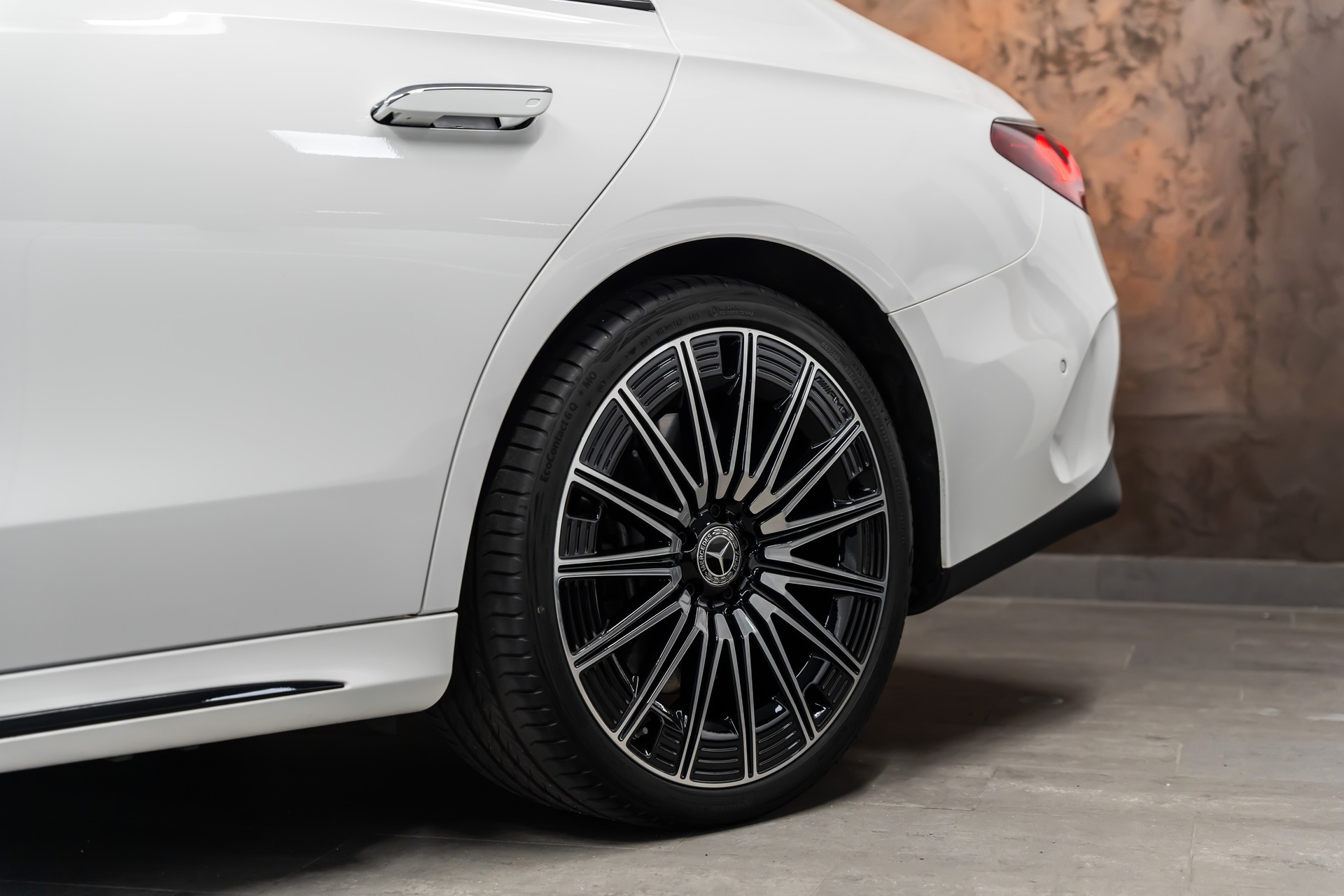 MERCEDES-BENZ E 450 d 4Matic 9G-Tronic *Hyper-Screen*Iconic-Glow*Panorama*Burmester-4D*-image-10