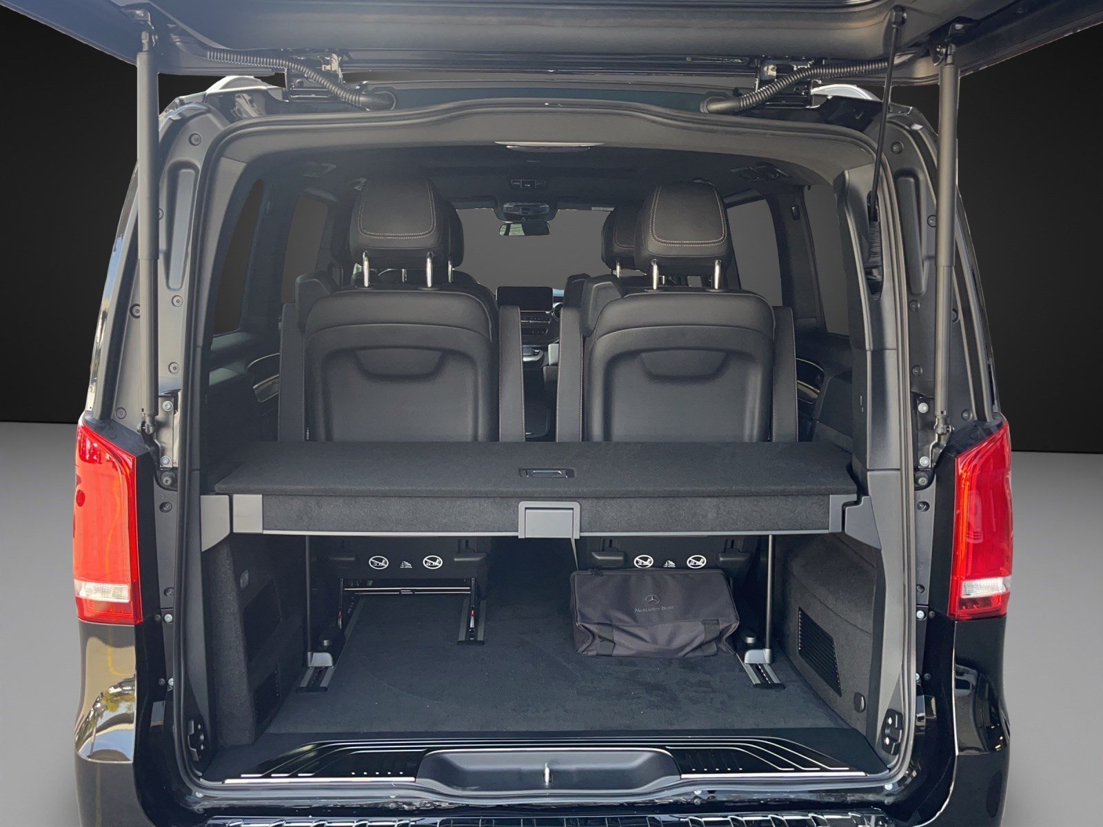 MERCEDES-BENZ EQV 300 lang-image-10