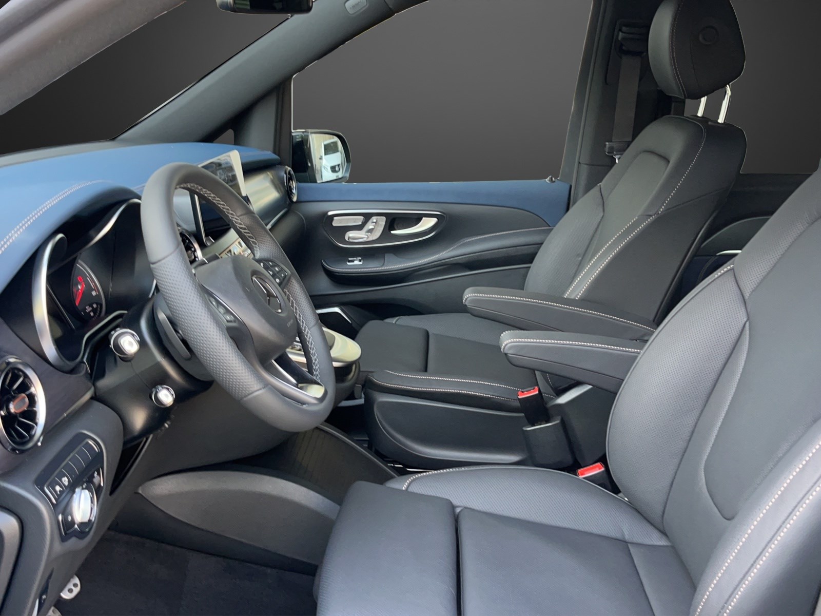 MERCEDES-BENZ EQV 300 lang-image-6