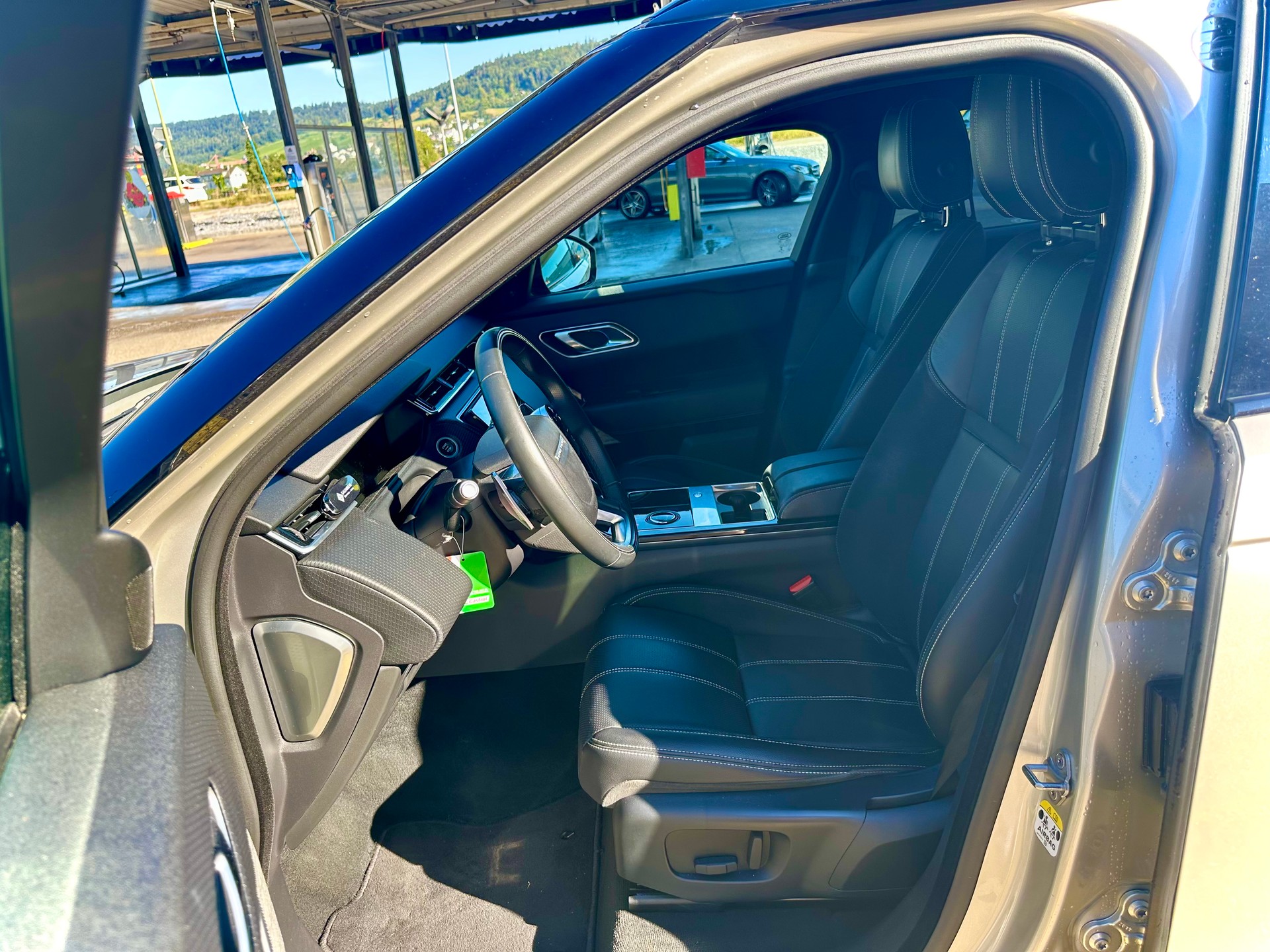 LAND ROVER Range Rover Velar R-Dynamic D 300 Automatic-image-4