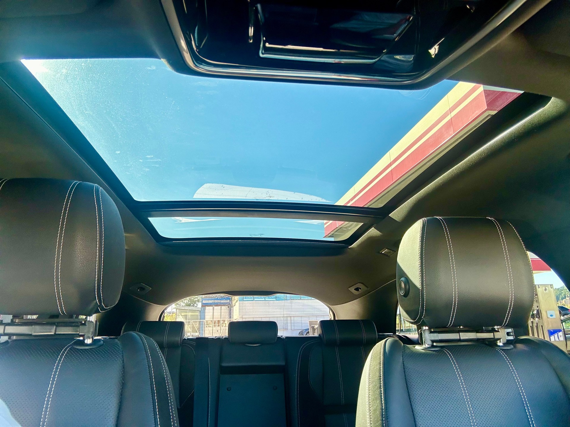 LAND ROVER Range Rover Velar R-Dynamic D 300 Automatic-image-5
