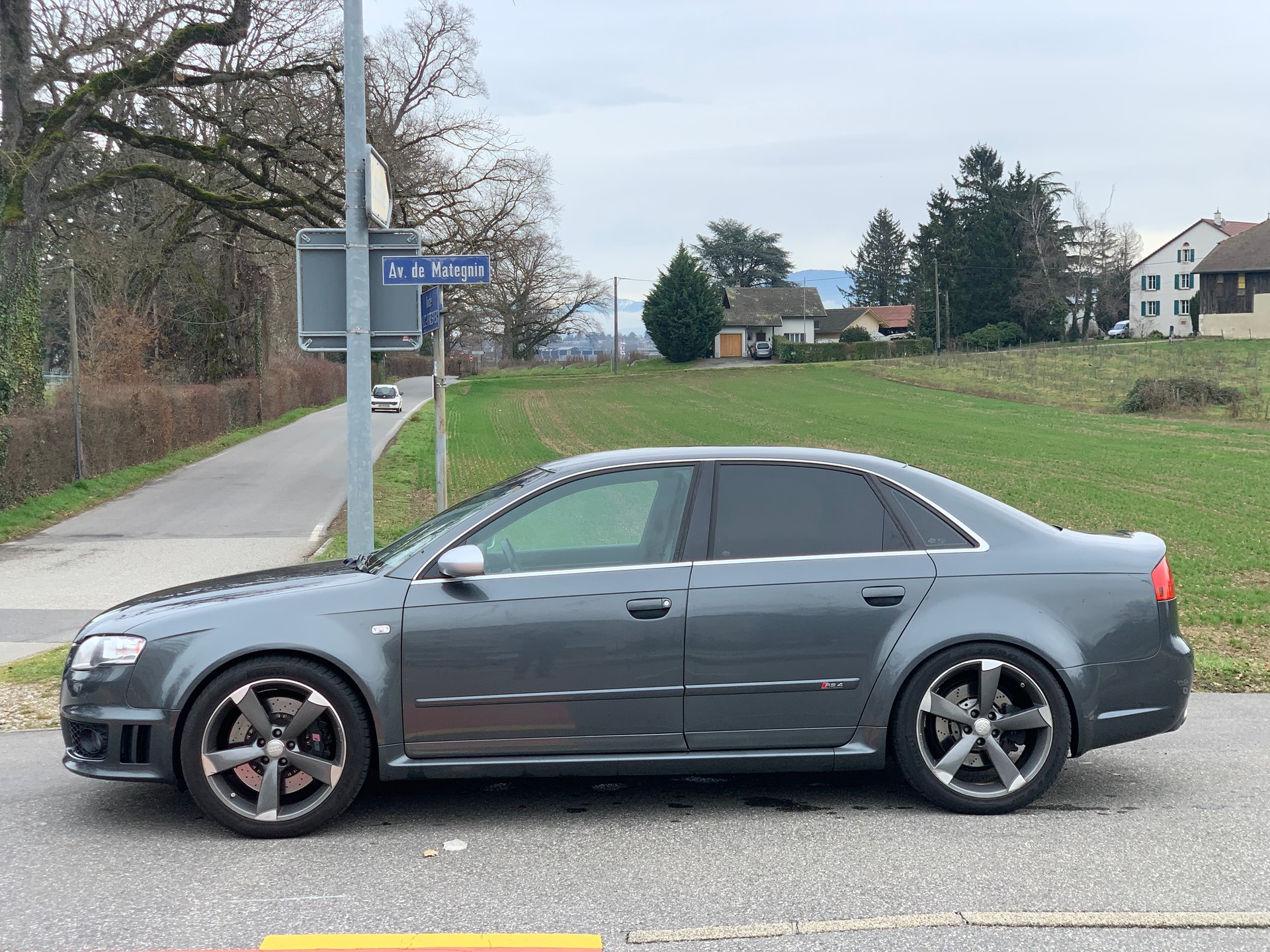 AUDI RS4 4.2 V8 quattro-image-3