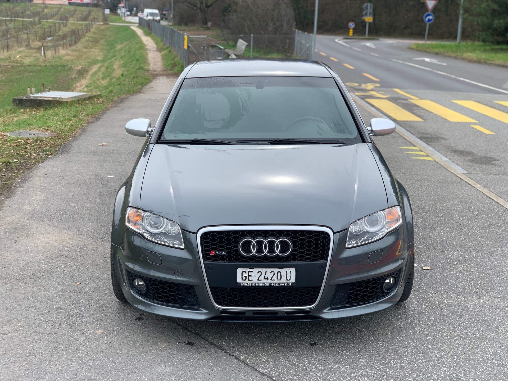 AUDI RS4 4.2 V8 quattro-image-1