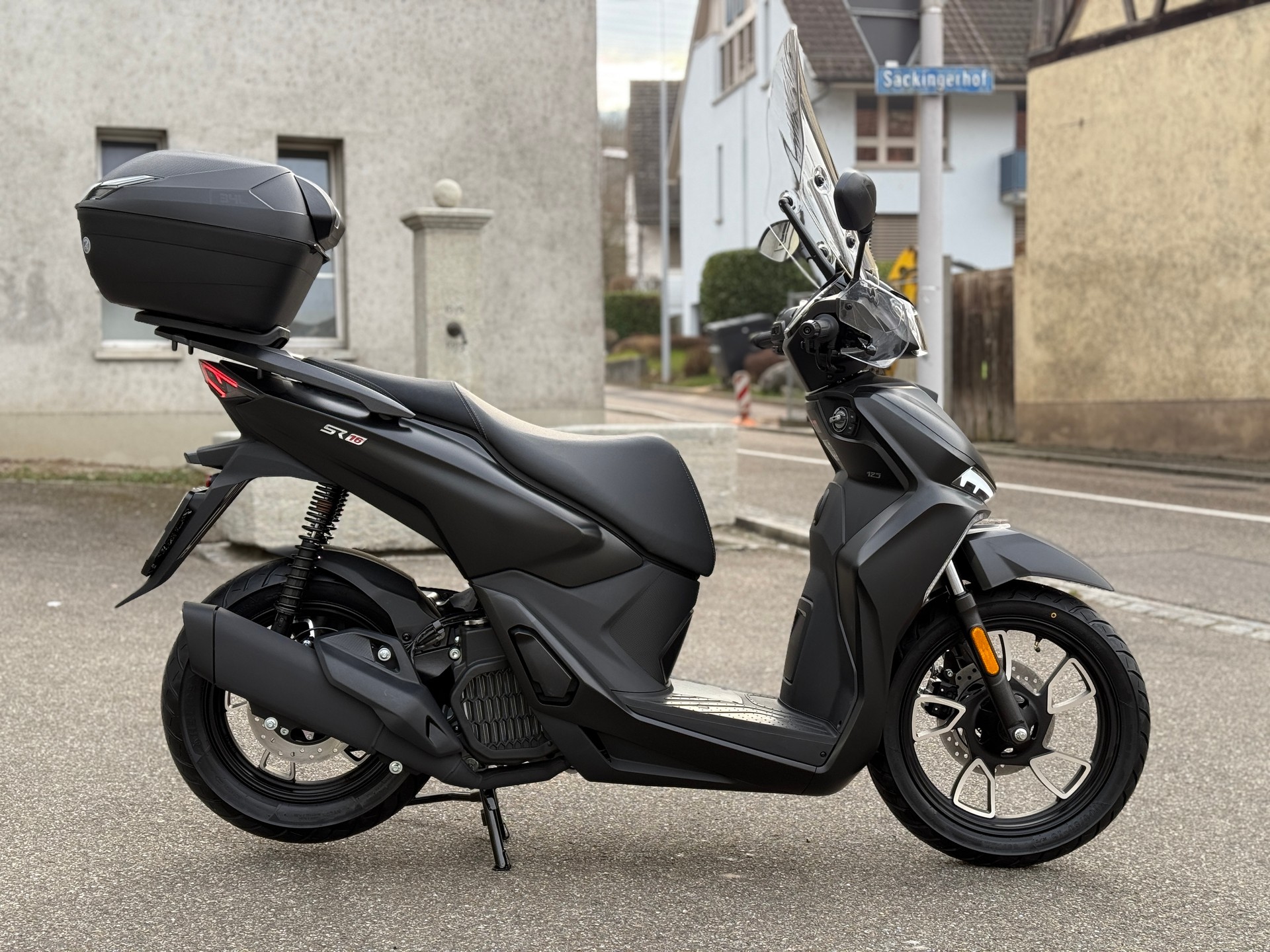 VOGE mit TopCase!-image-1