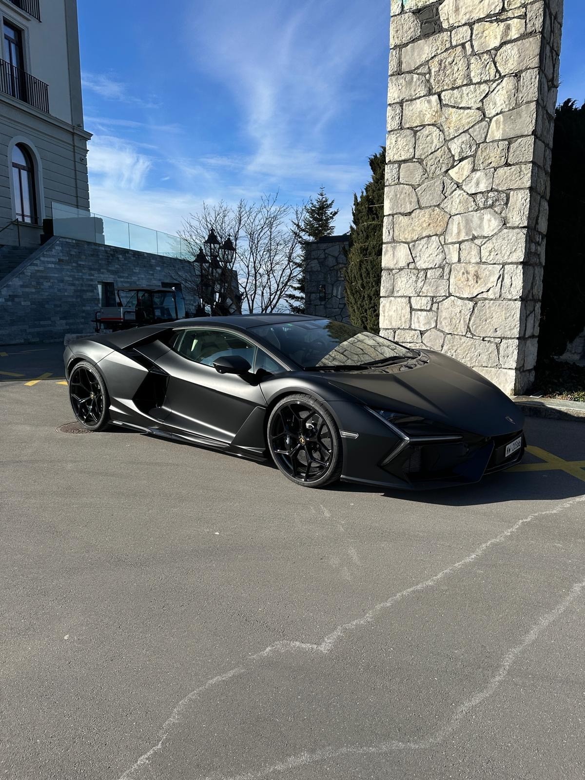 LAMBORGHINI REVUELTO-image-3