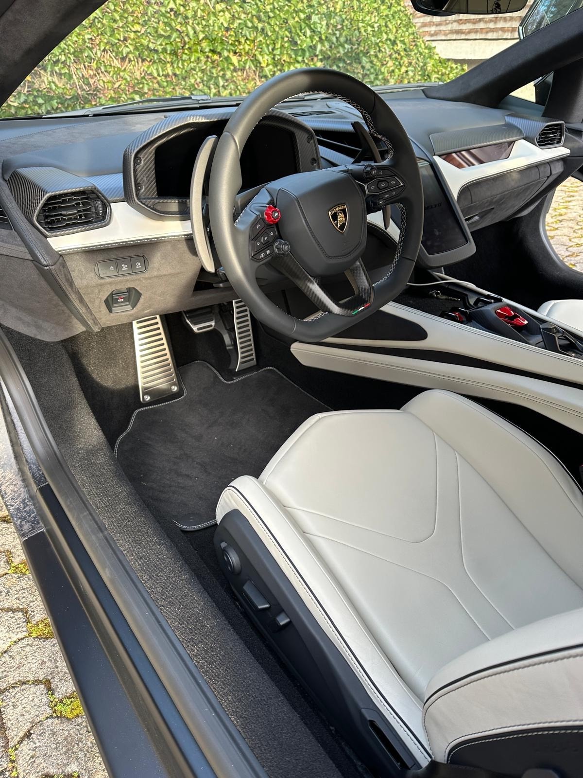 LAMBORGHINI REVUELTO-image-12