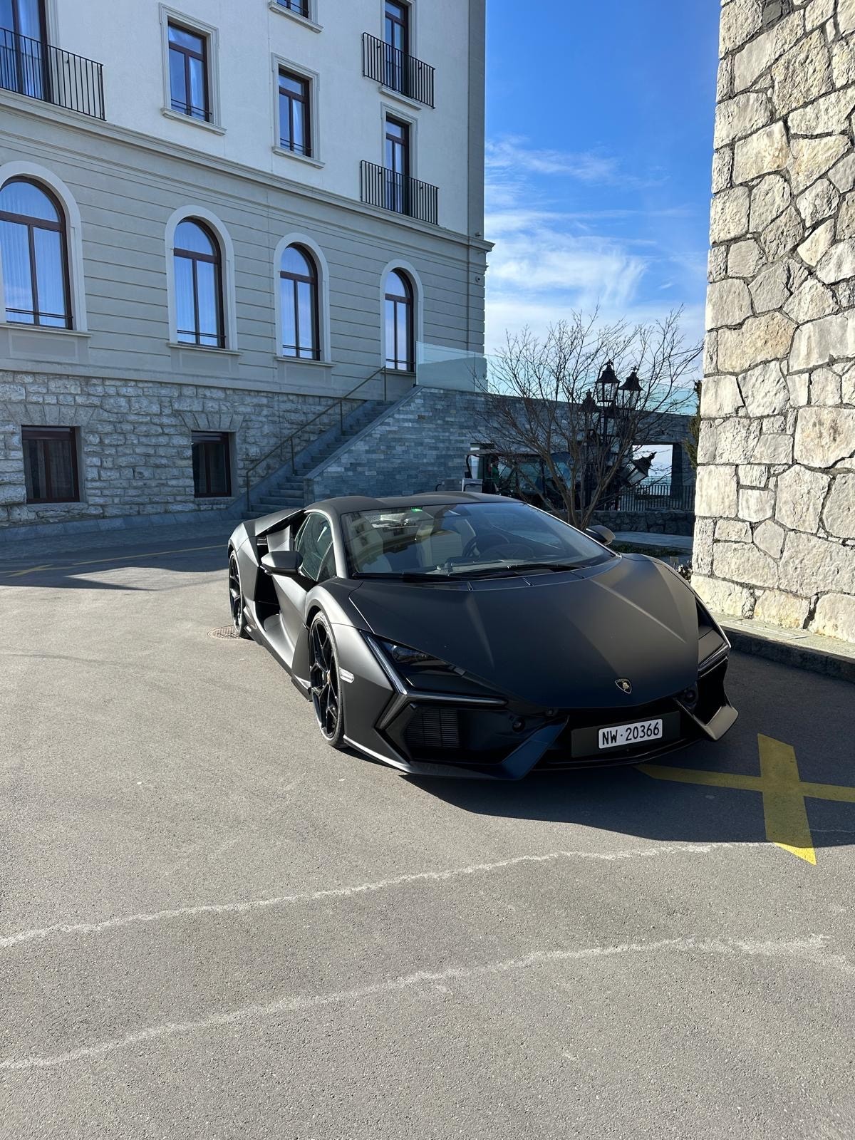 LAMBORGHINI REVUELTO-image-4