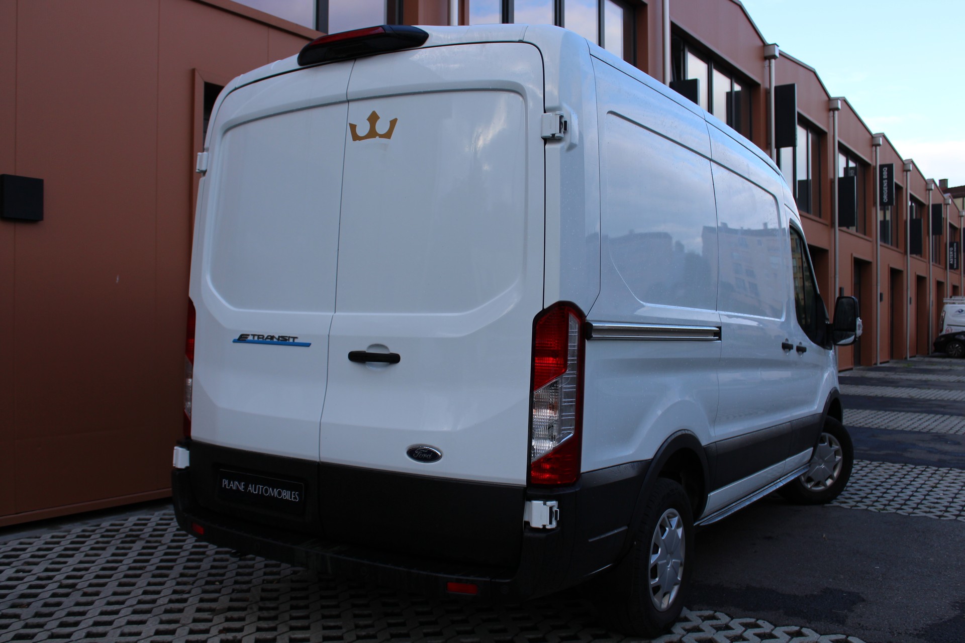 FORD Ford E-Transit Van 350 L2 Trend RWD 68kWh - "Garantie 7 ans / 150'000 km * Pack Led * Rabais Taxe Automobiles"-image-4