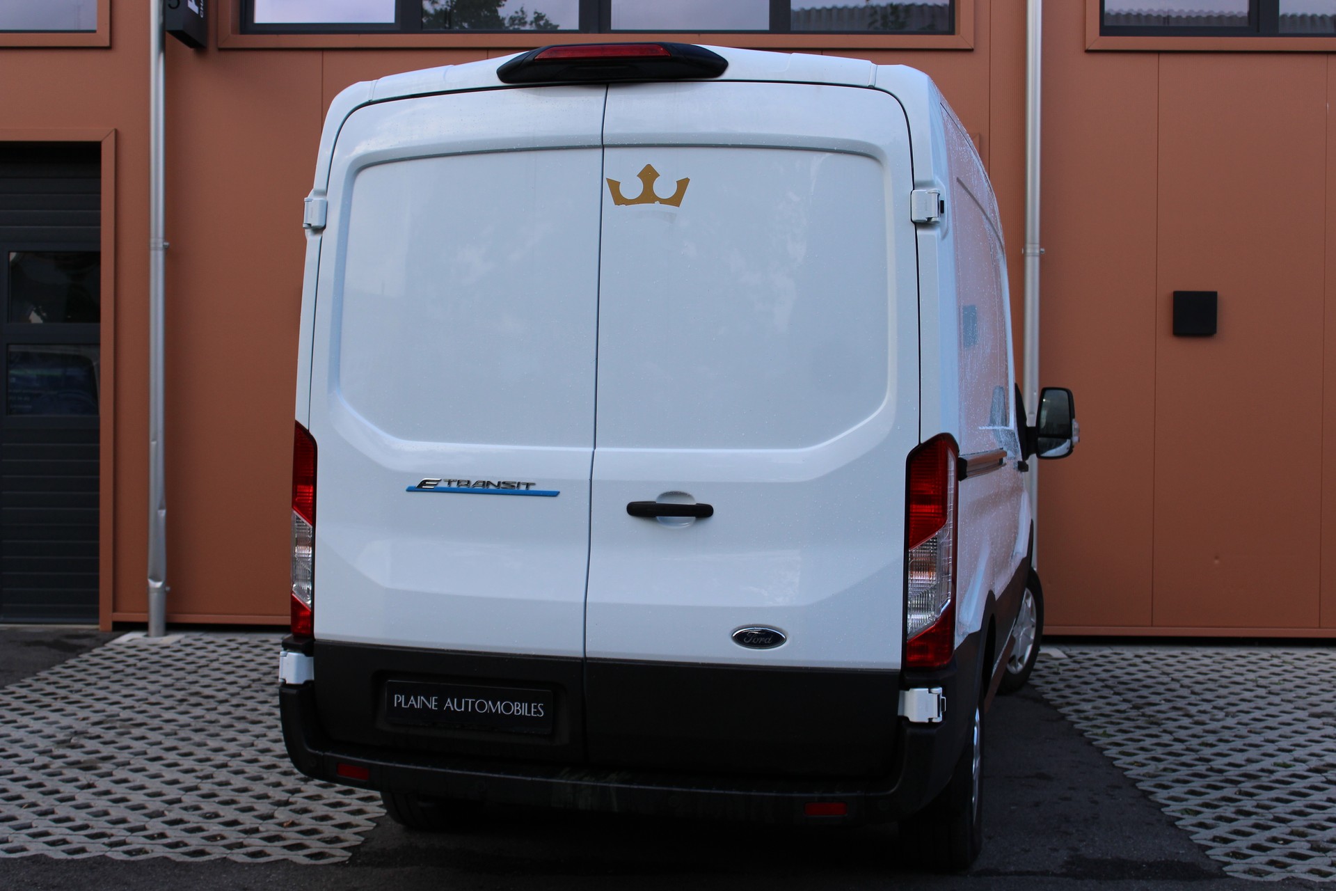 FORD Ford E-Transit Van 350 L2 Trend RWD 68kWh - "Garantie 7 ans / 150'000 km * Pack Led * Rabais Taxe Automobiles"-image-5