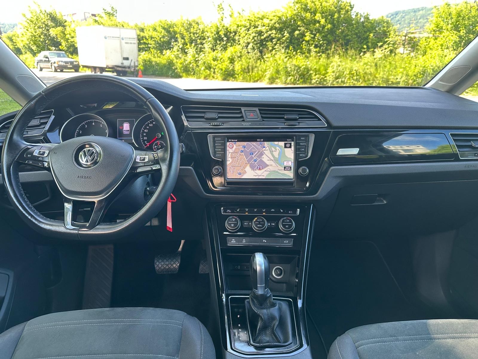 VW Touran 1.8 TSI BlueMotion Technology Highline DSG-image-11