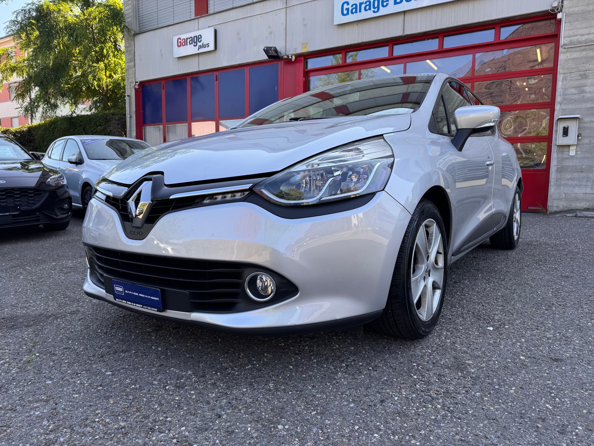 RENAULT Clio 1.2 16V T Swiss Edition EDC