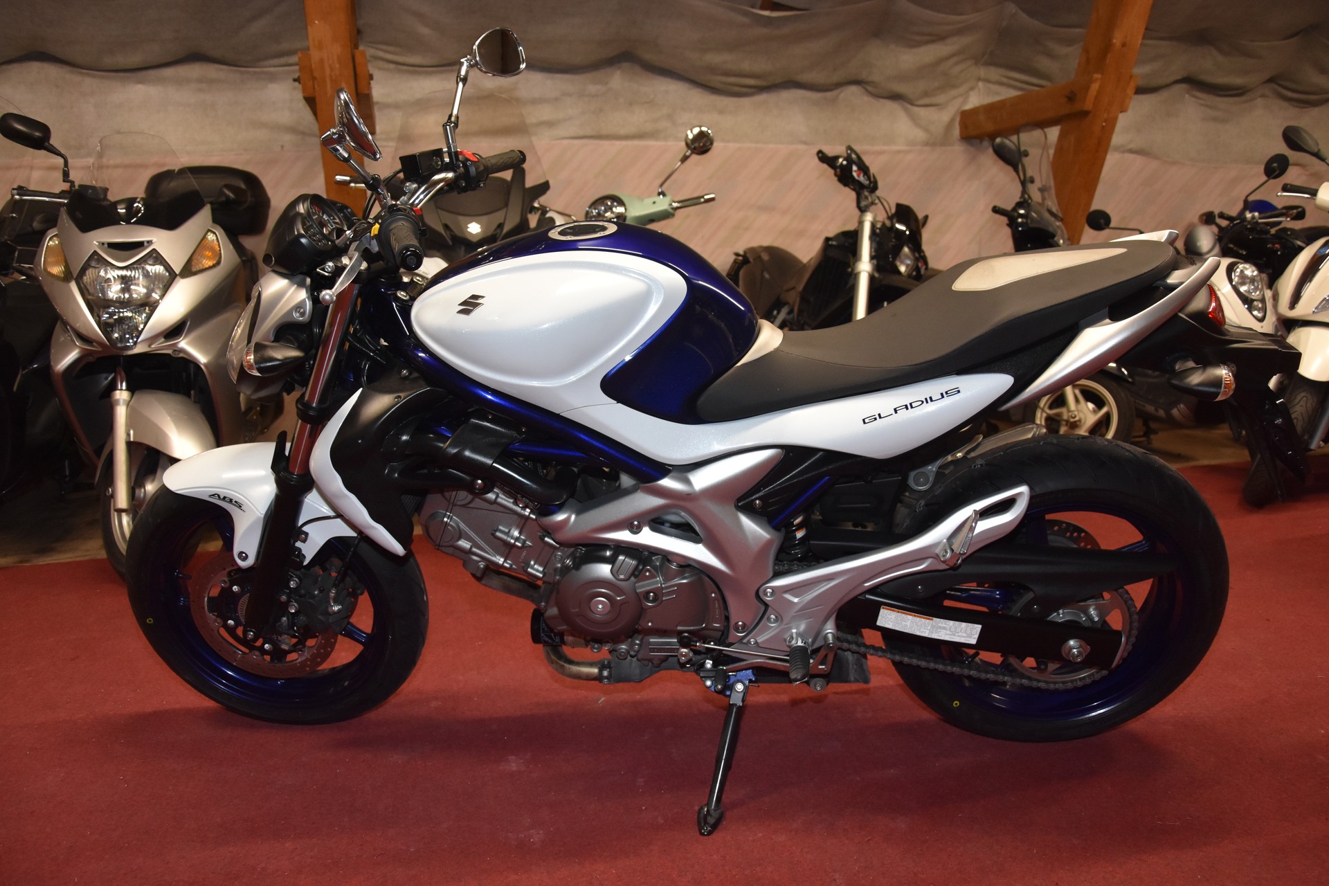SUZUKI SFV 650 Gladius ABS-image-2