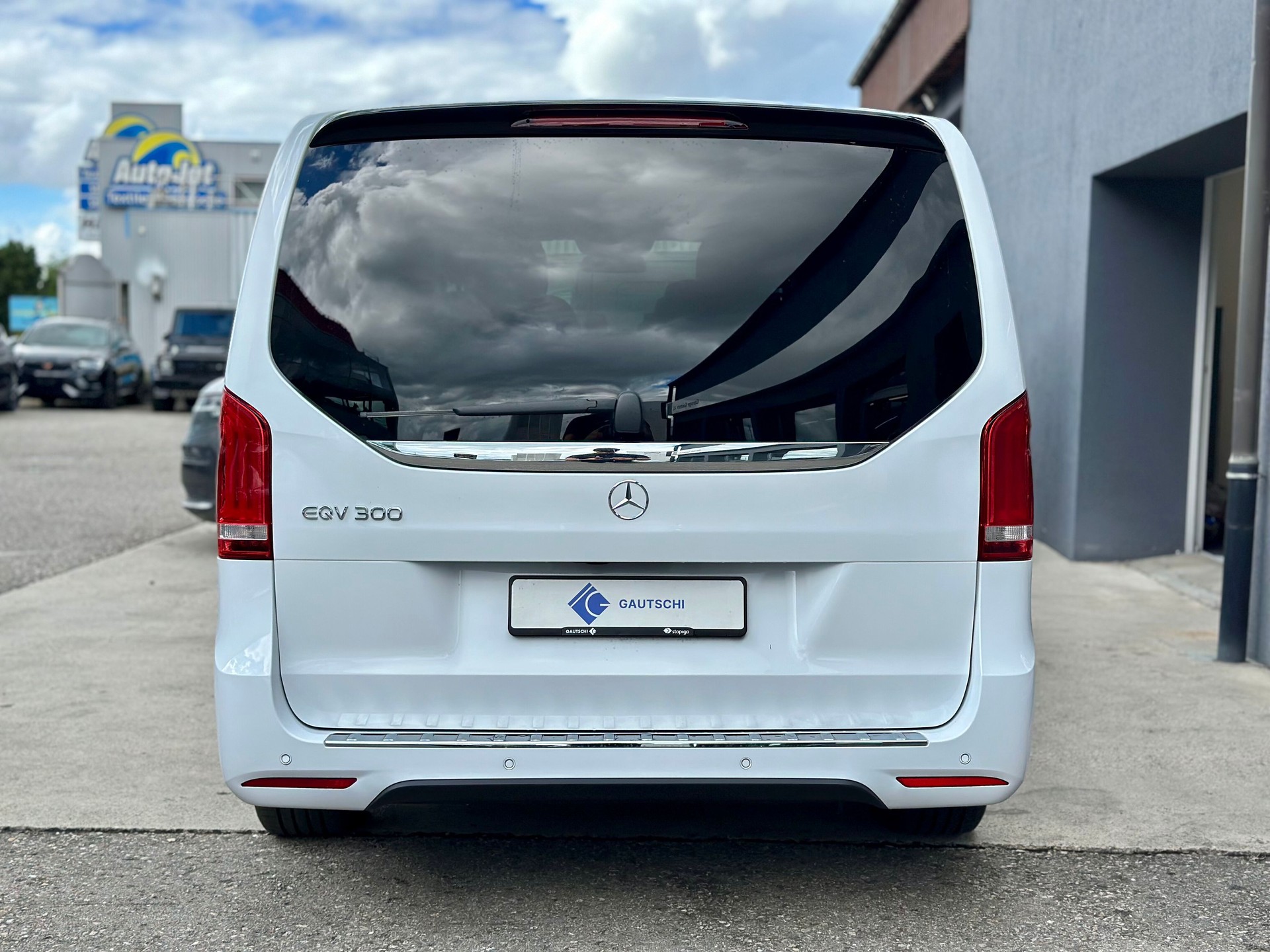 MERCEDES-BENZ EQV 300 lang-image-3