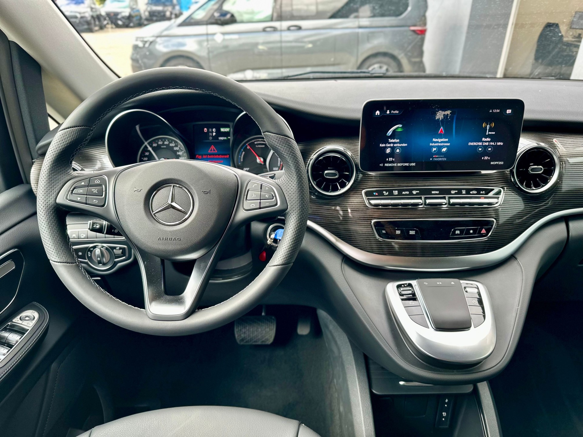 MERCEDES-BENZ EQV 300 lang-image-7