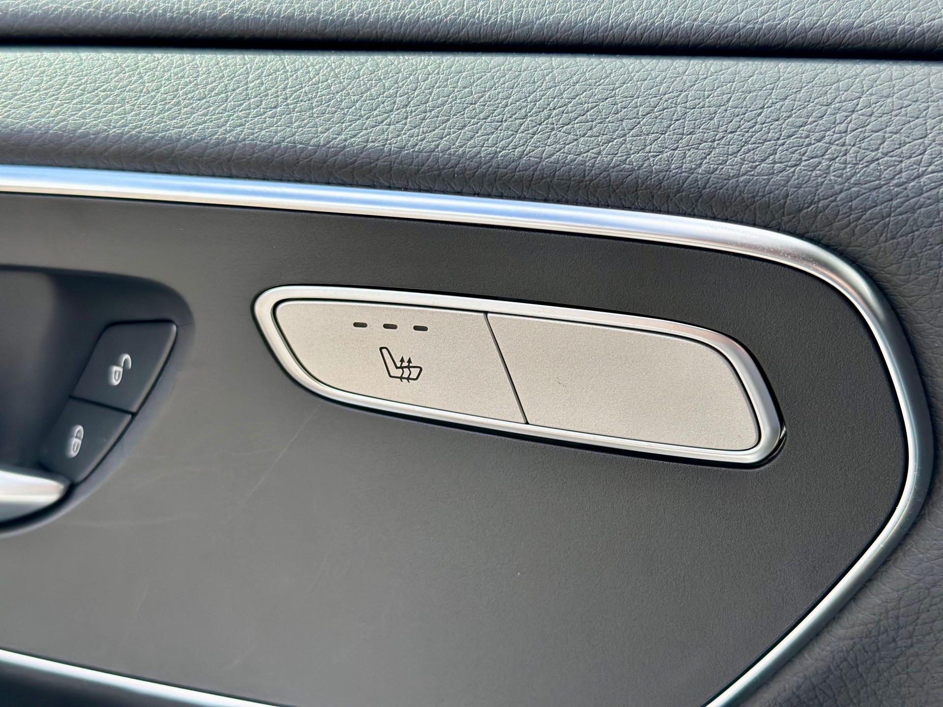 MERCEDES-BENZ EQV 300 lang-image-13