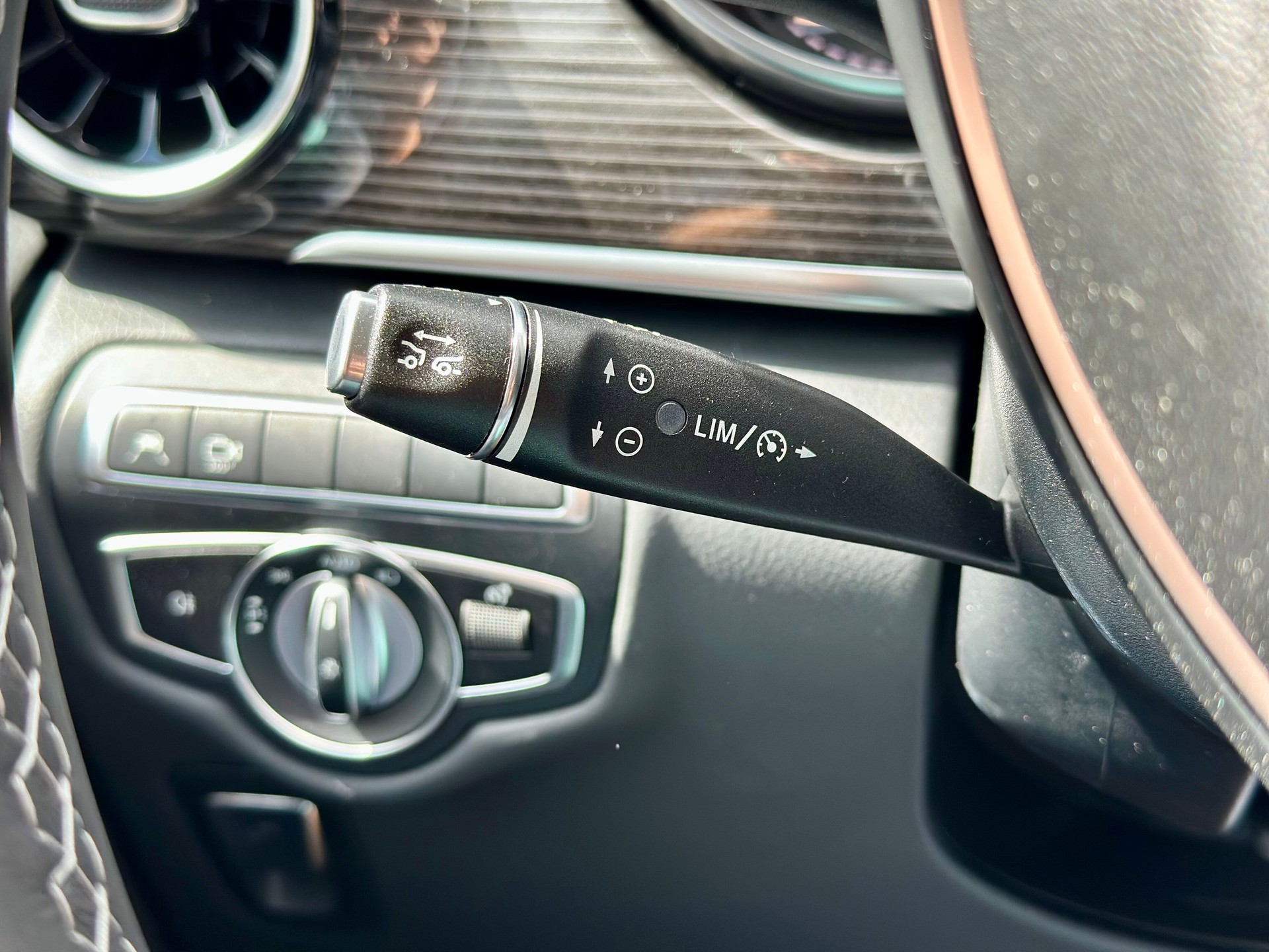 MERCEDES-BENZ EQV 300 lang-image-12