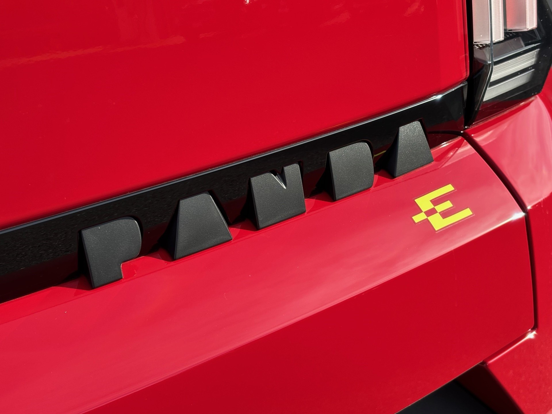 FIAT Grande Panda Elektro Red-image-5