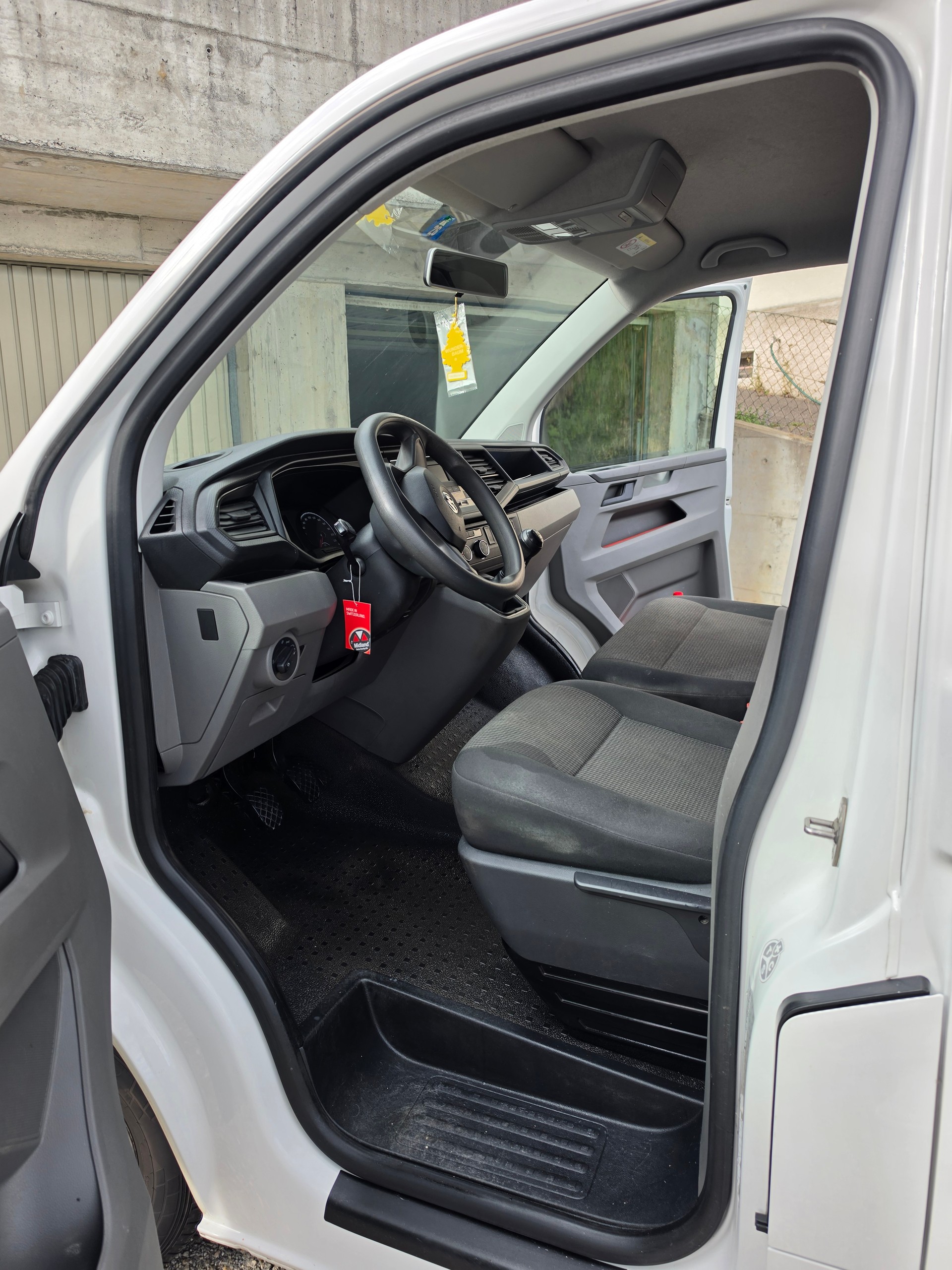 VW T6.1 2.0 TDI Entry-image-5