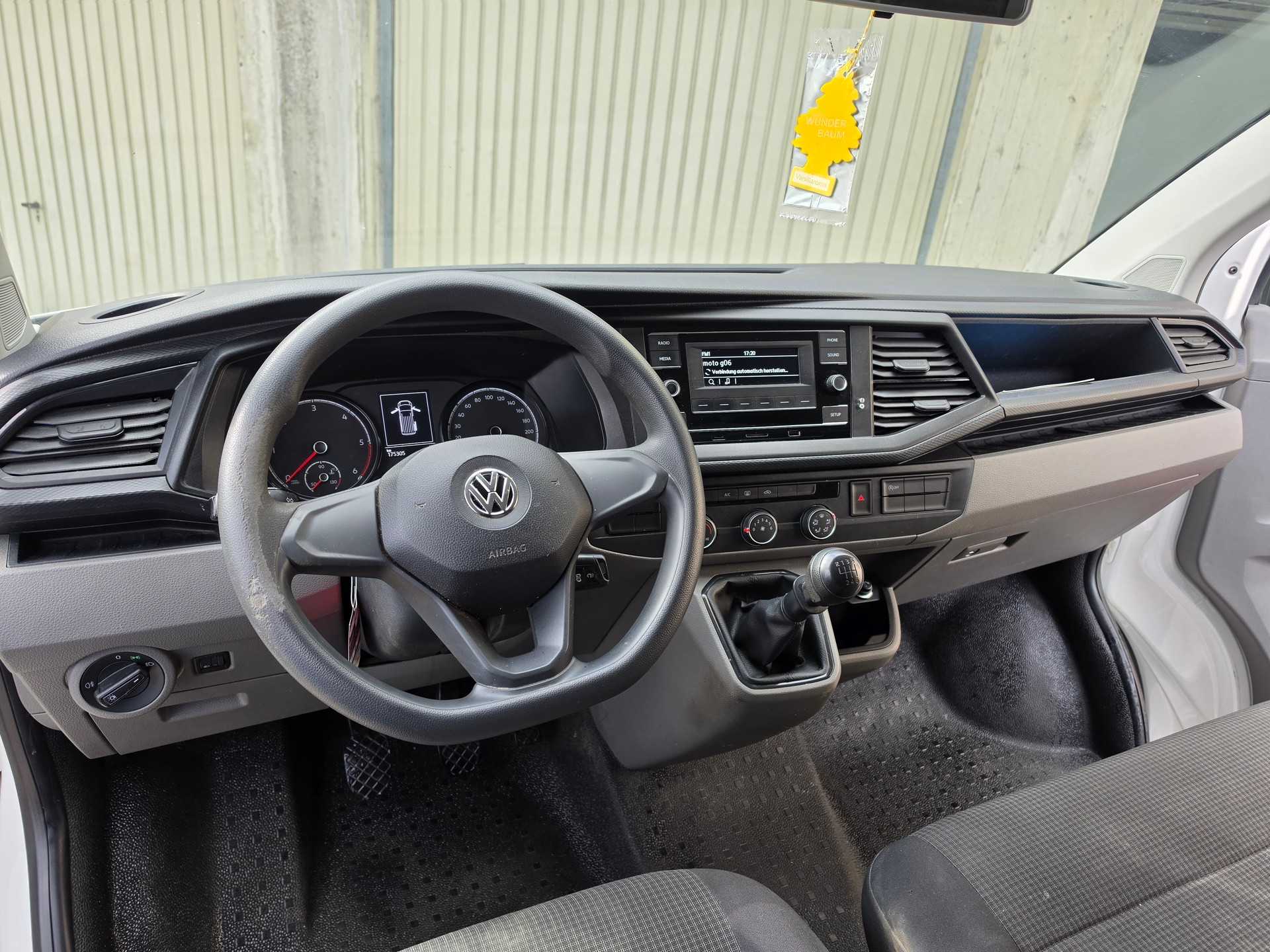 VW T6.1 2.0 TDI Entry-image-6