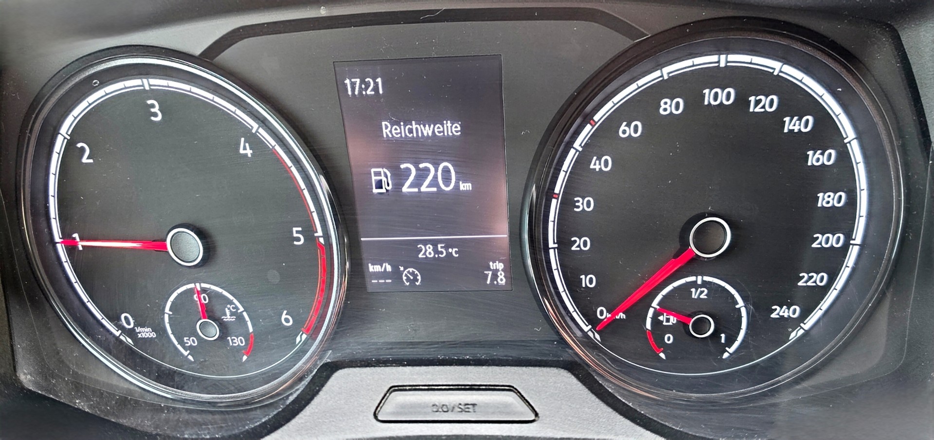 VW T6.1 2.0 TDI Entry-image-7