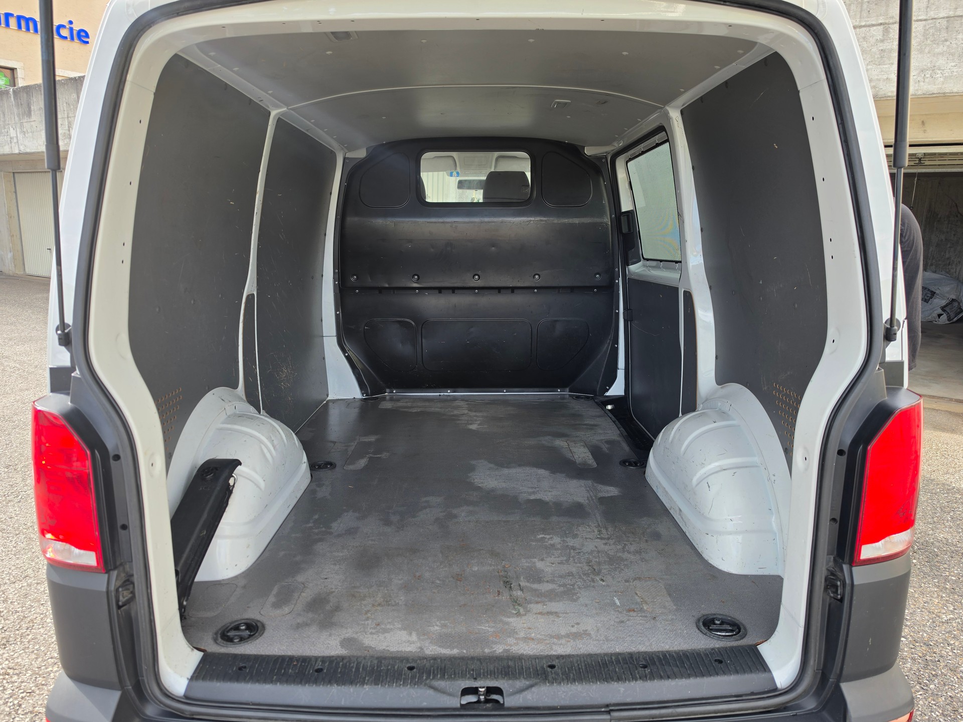 VW T6.1 2.0 TDI Entry-image-3