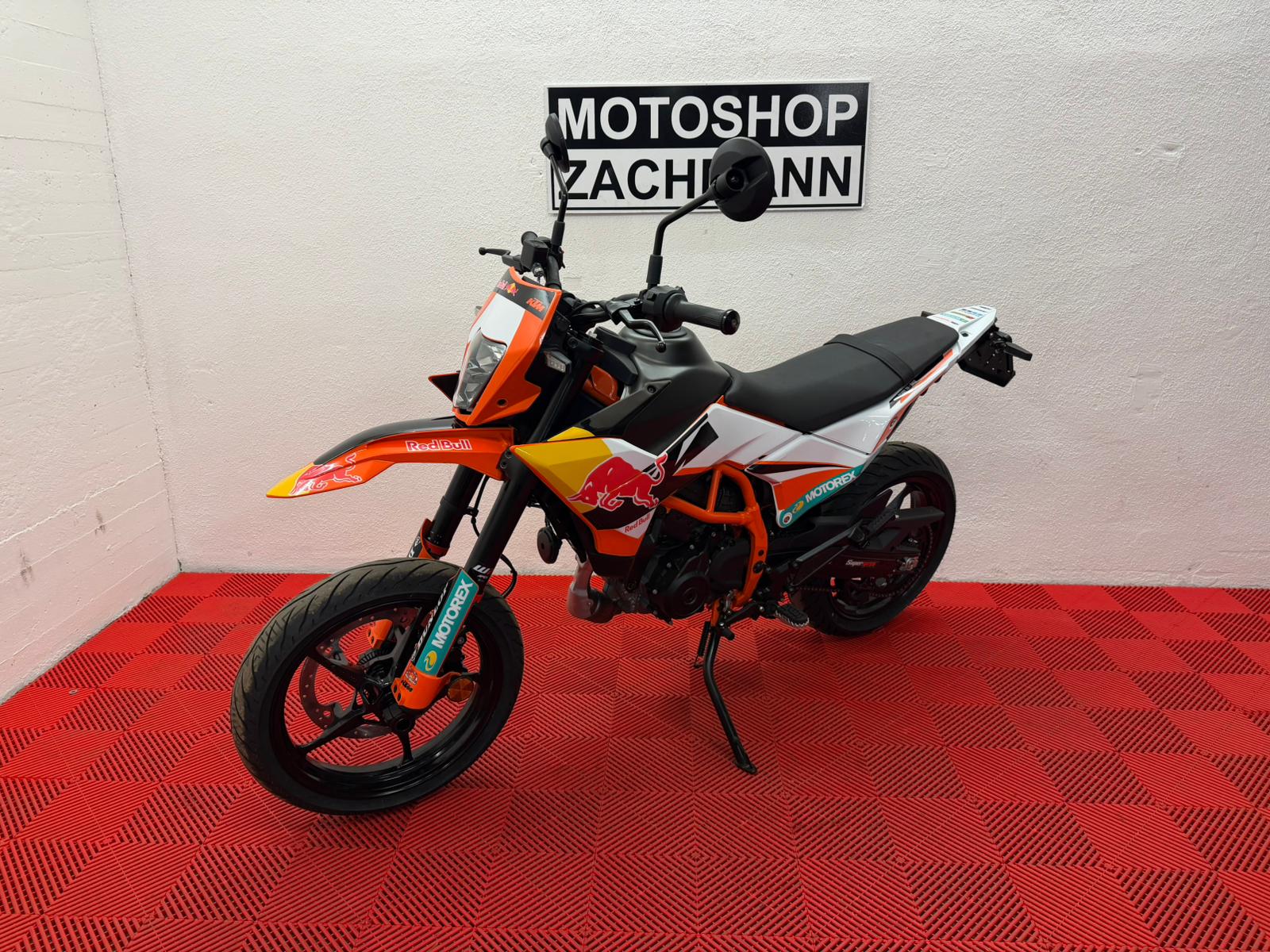 KTM 125 SMC R-showroom-element-1