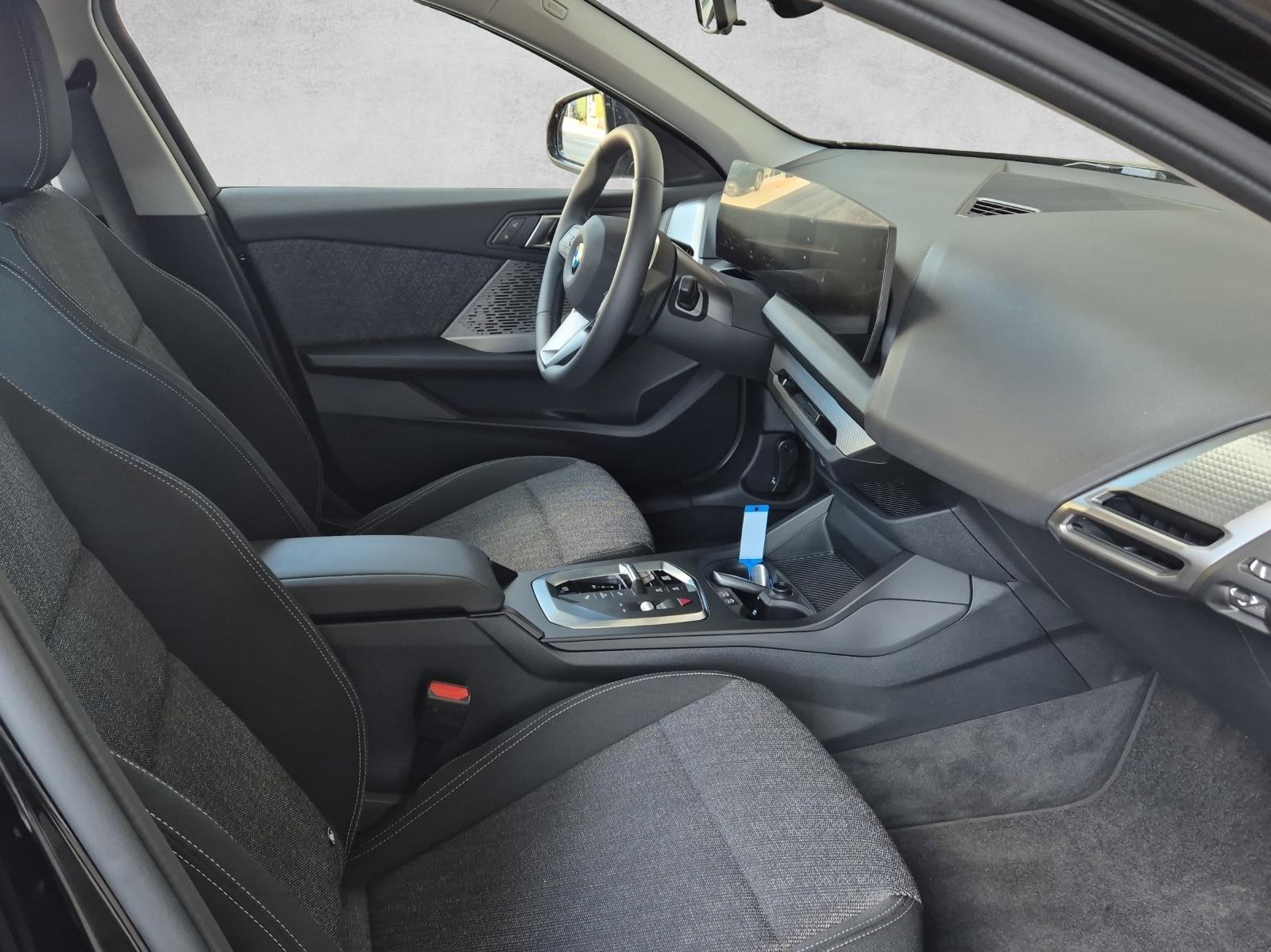 BMW 116-showroom-element-3