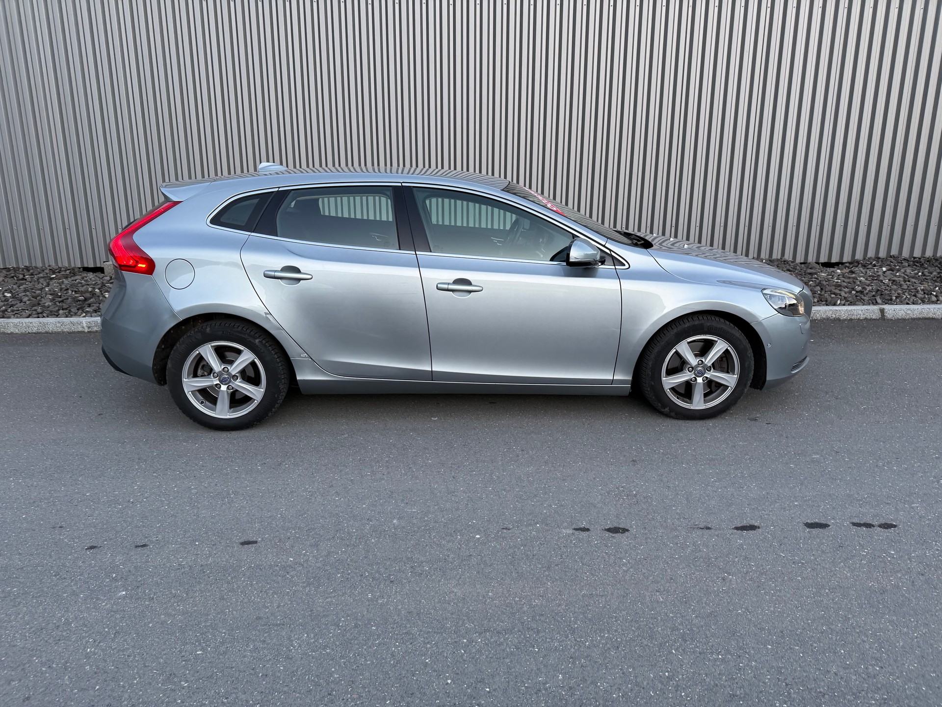 VOLVO V40 D3 Momentum Geartronic-image-6