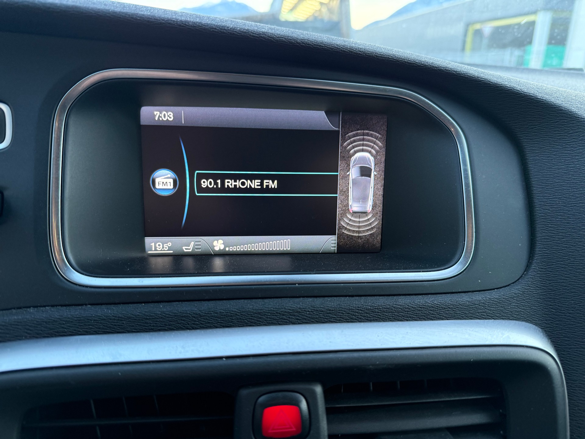 VOLVO V40 D3 Momentum Geartronic-image-21