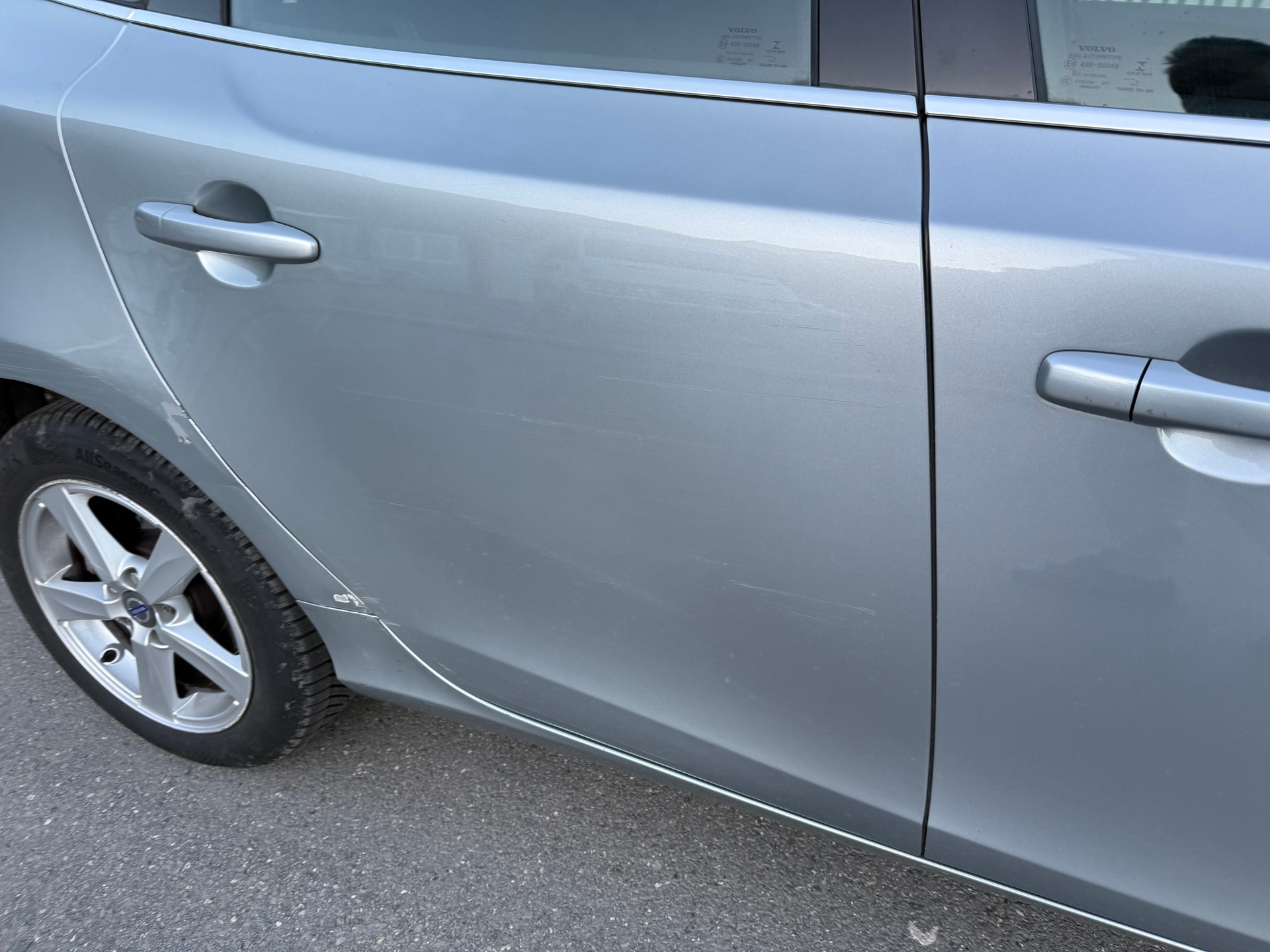 VOLVO V40 D3 Momentum Geartronic-image-9