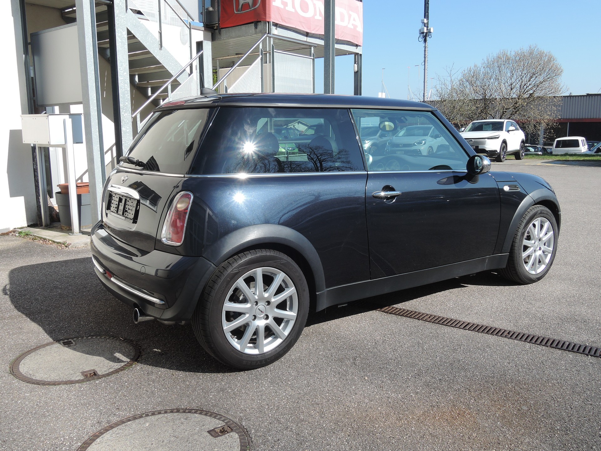 MINI Cooper-showroom-element-2
