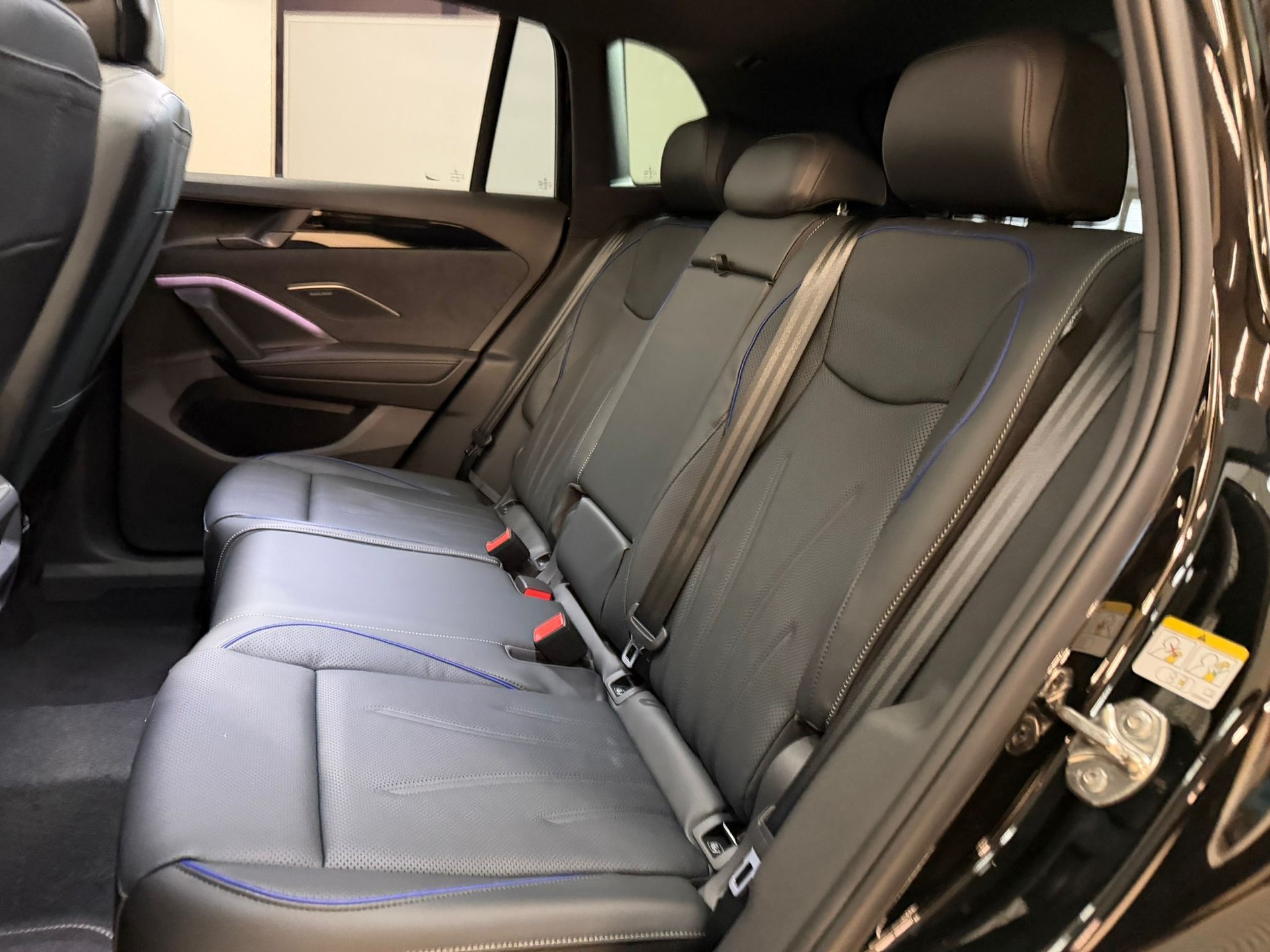 VW Tiguan 2.0 TDI SCR R-Line 4Motion DSG-image-8