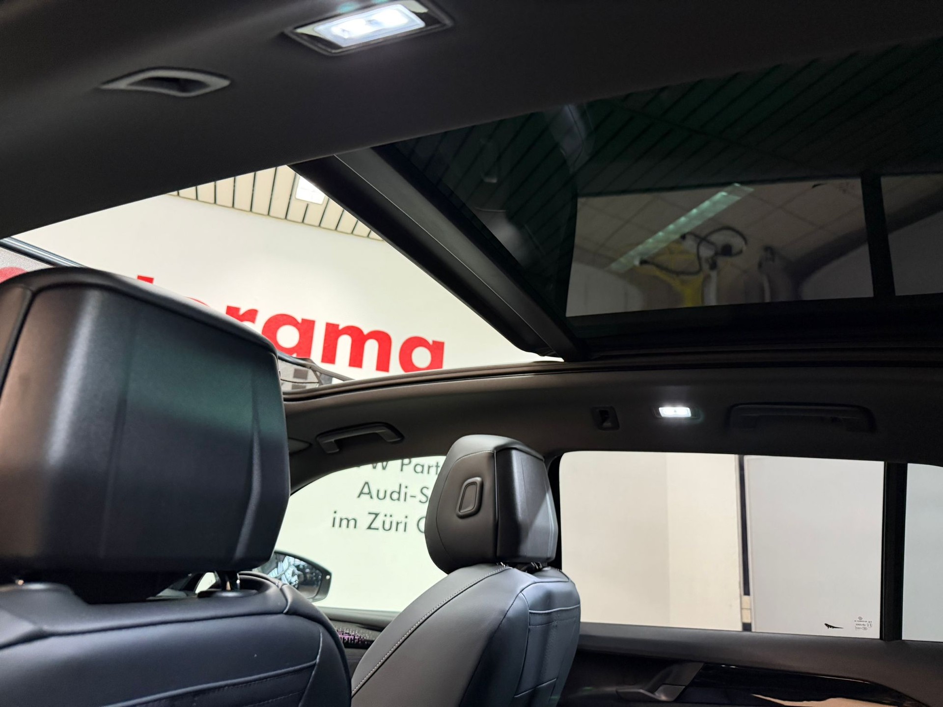 VW Tiguan 2.0 TDI SCR R-Line 4Motion DSG-image-9