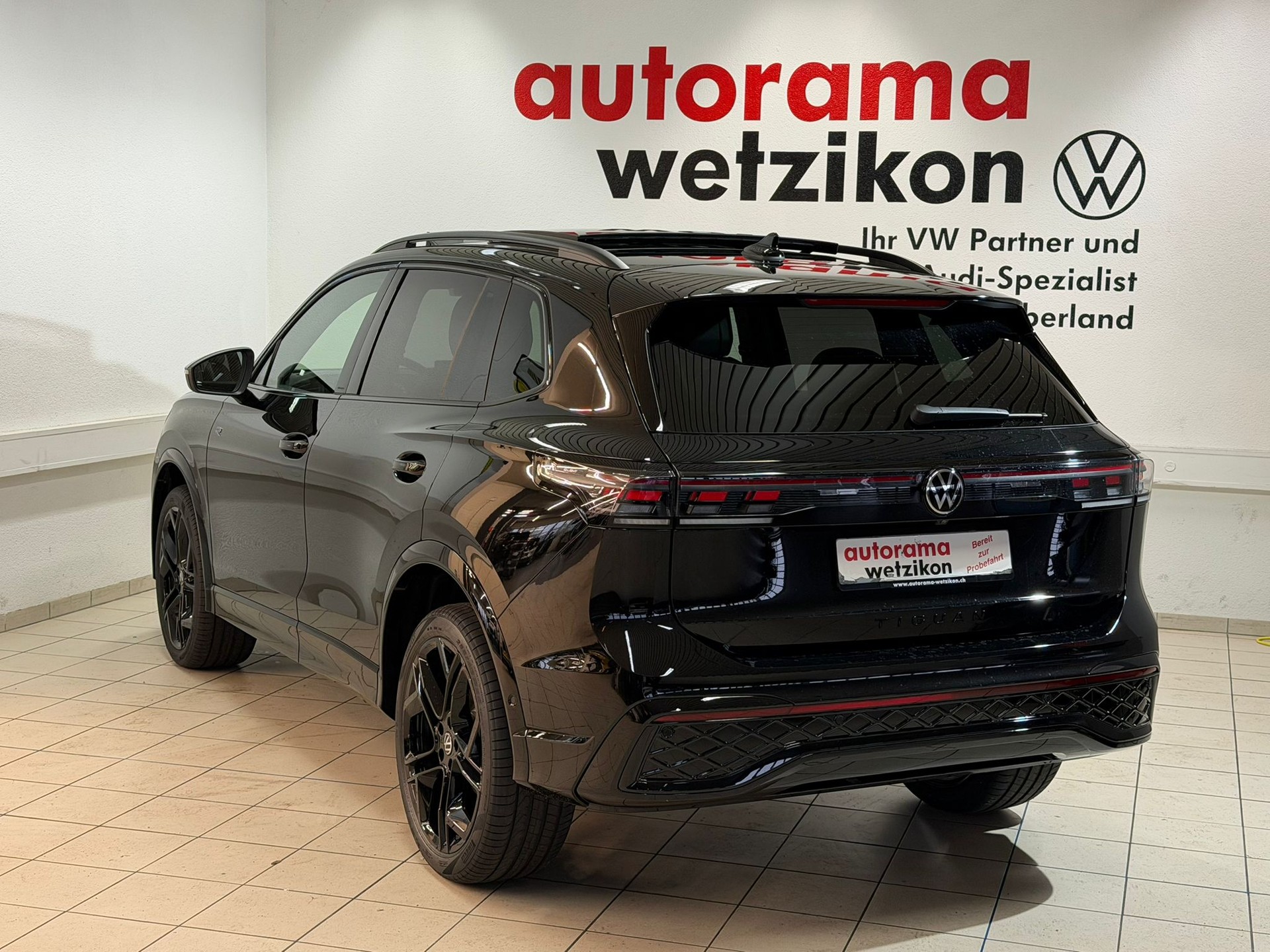 VW Tiguan 2.0 TDI SCR R-Line 4Motion DSG-showroom-element-2
