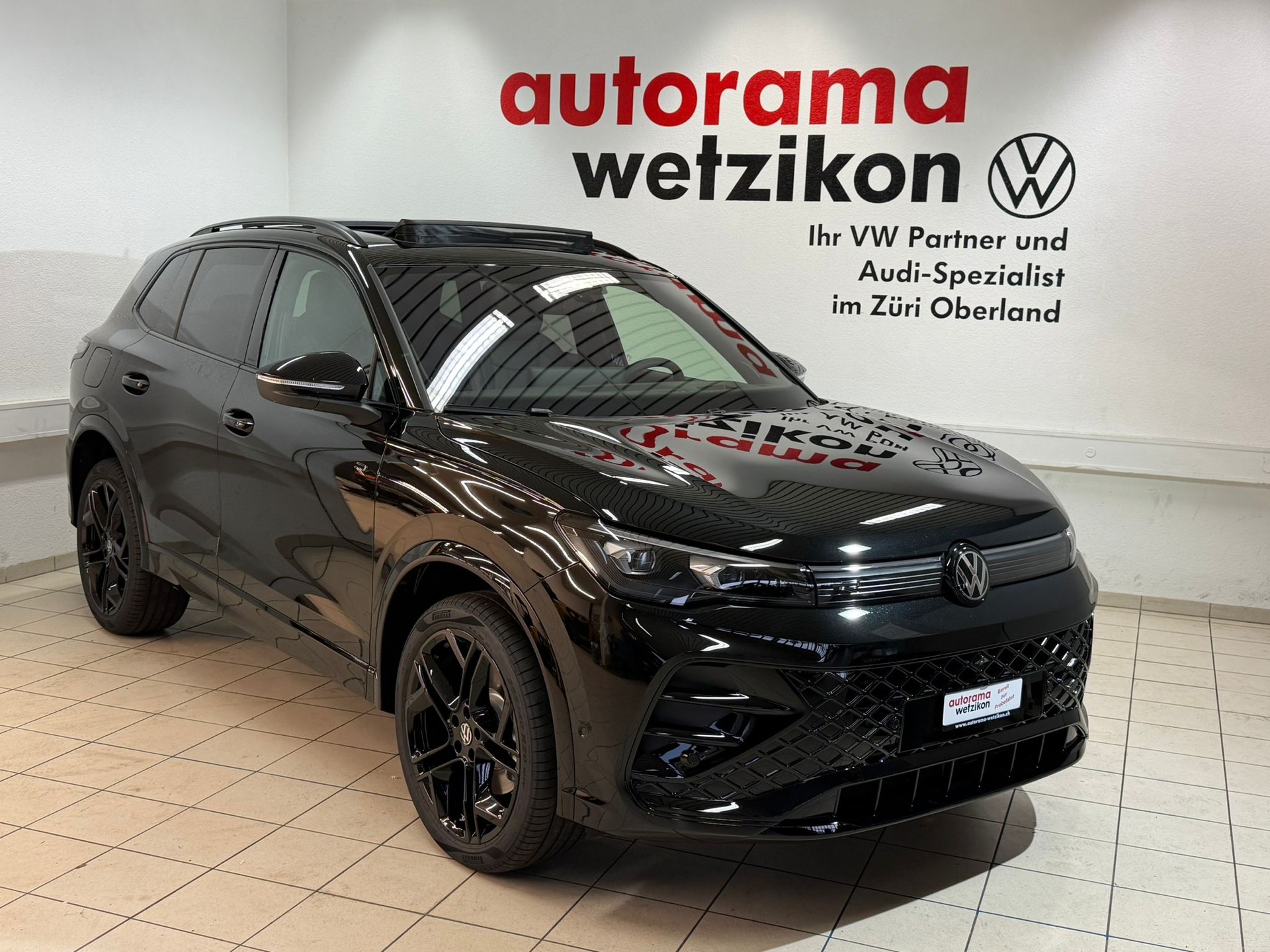 VW Tiguan 2.0 TDI SCR R-Line 4Motion DSG-showroom-element-1