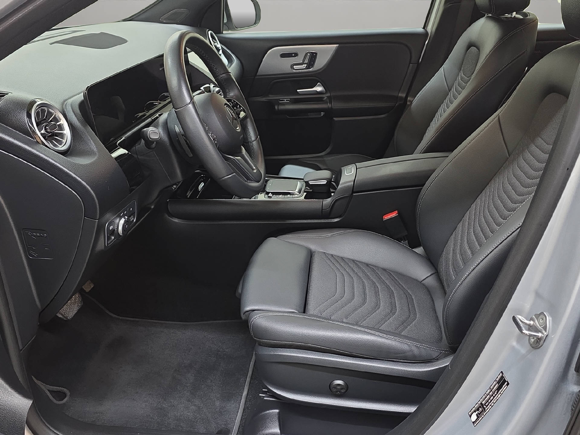 MERCEDES-BENZ GLA 220 d Style 4matic-image-5