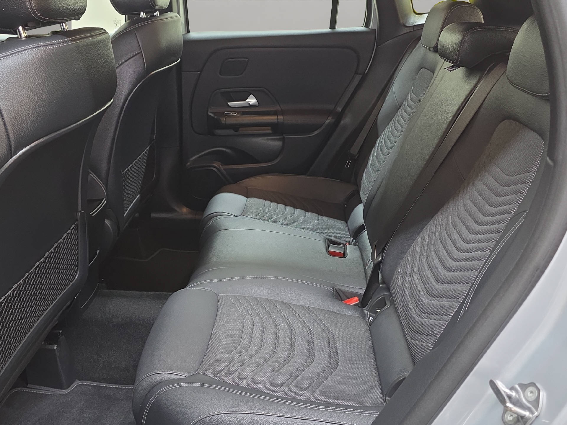 MERCEDES-BENZ GLA 220 d Style 4matic-image-9