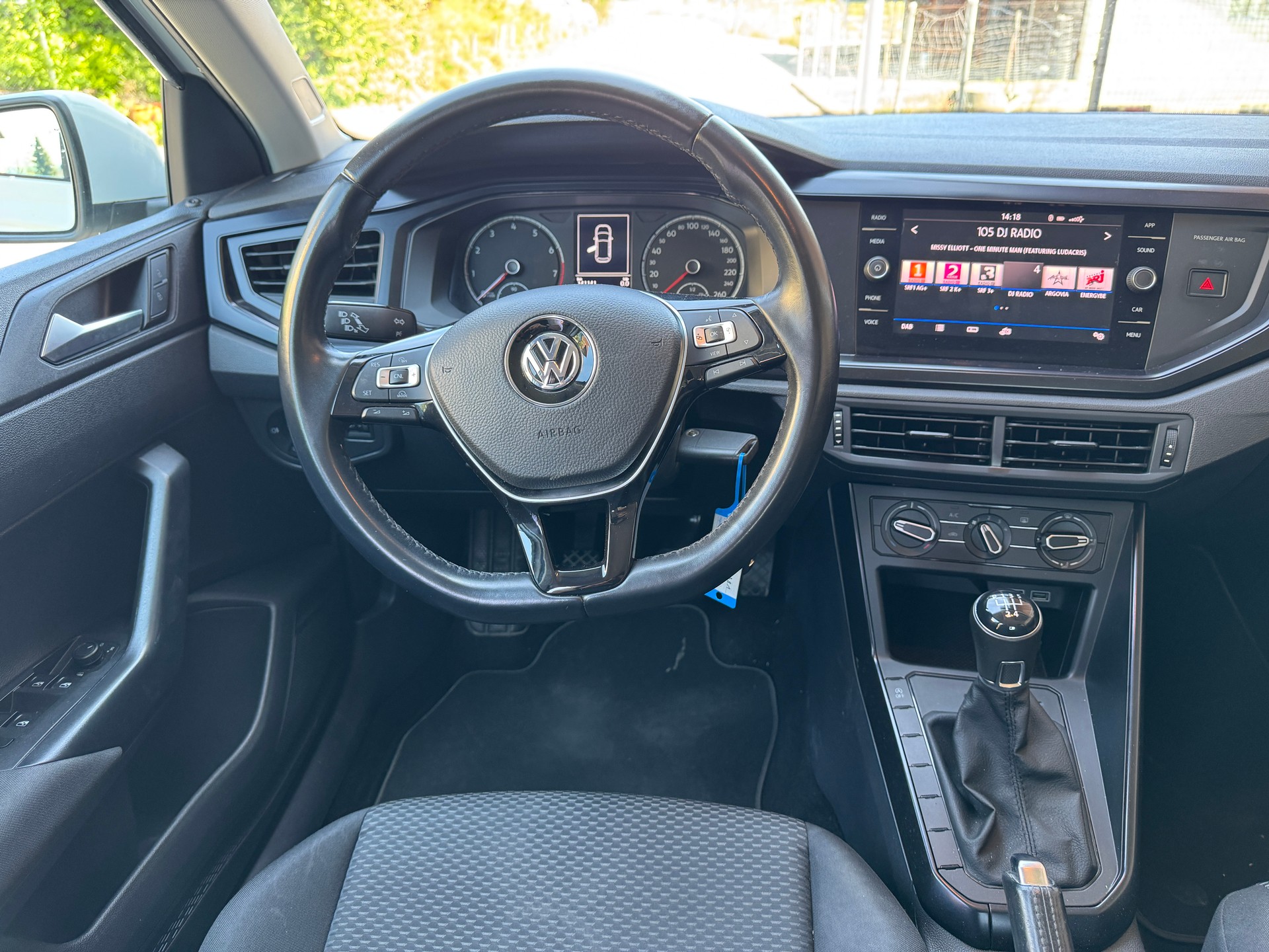 VW Polo 1.0 BMT Trendline-image-7