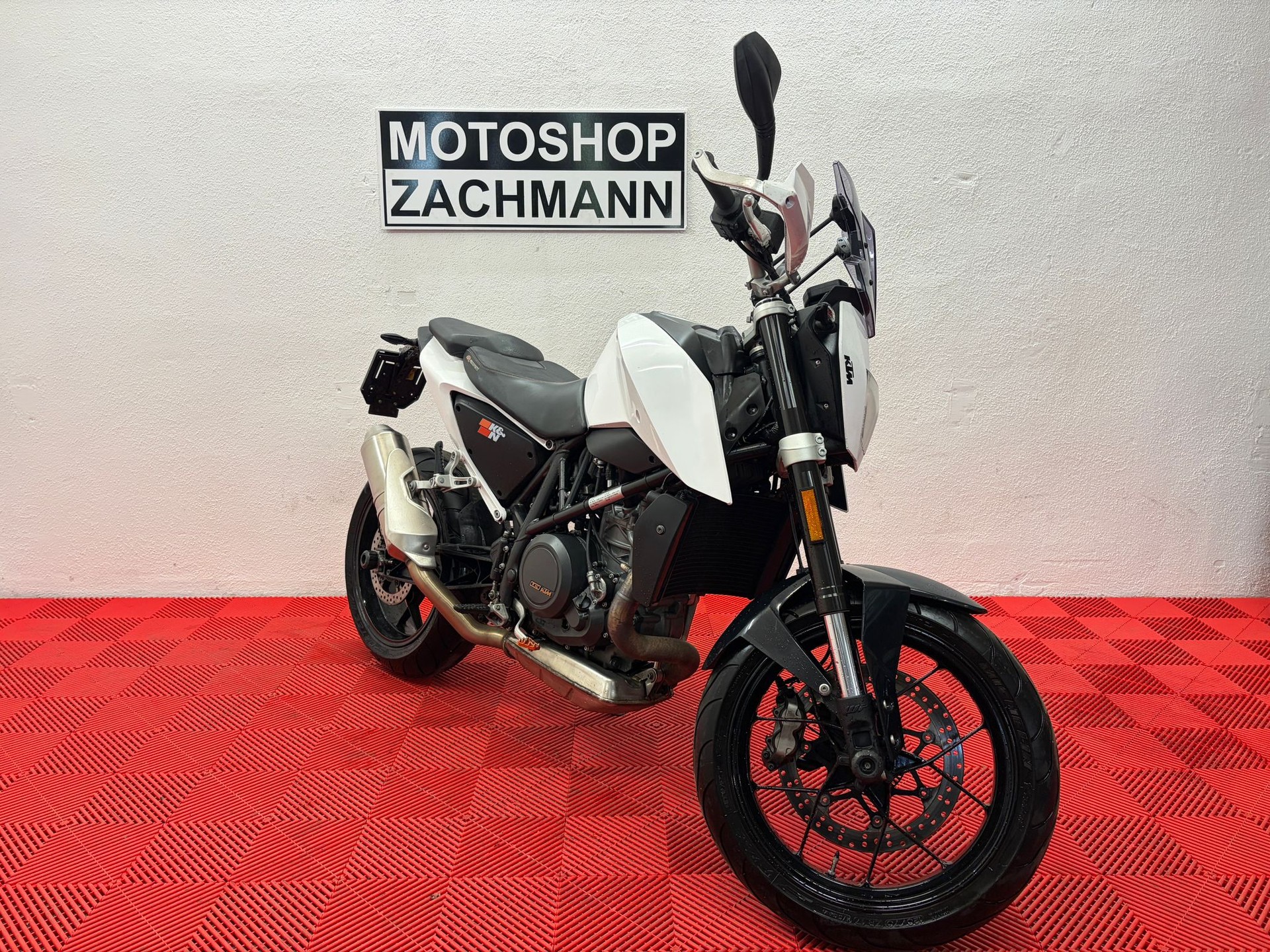 KTM 690 Duke ABS-image-1