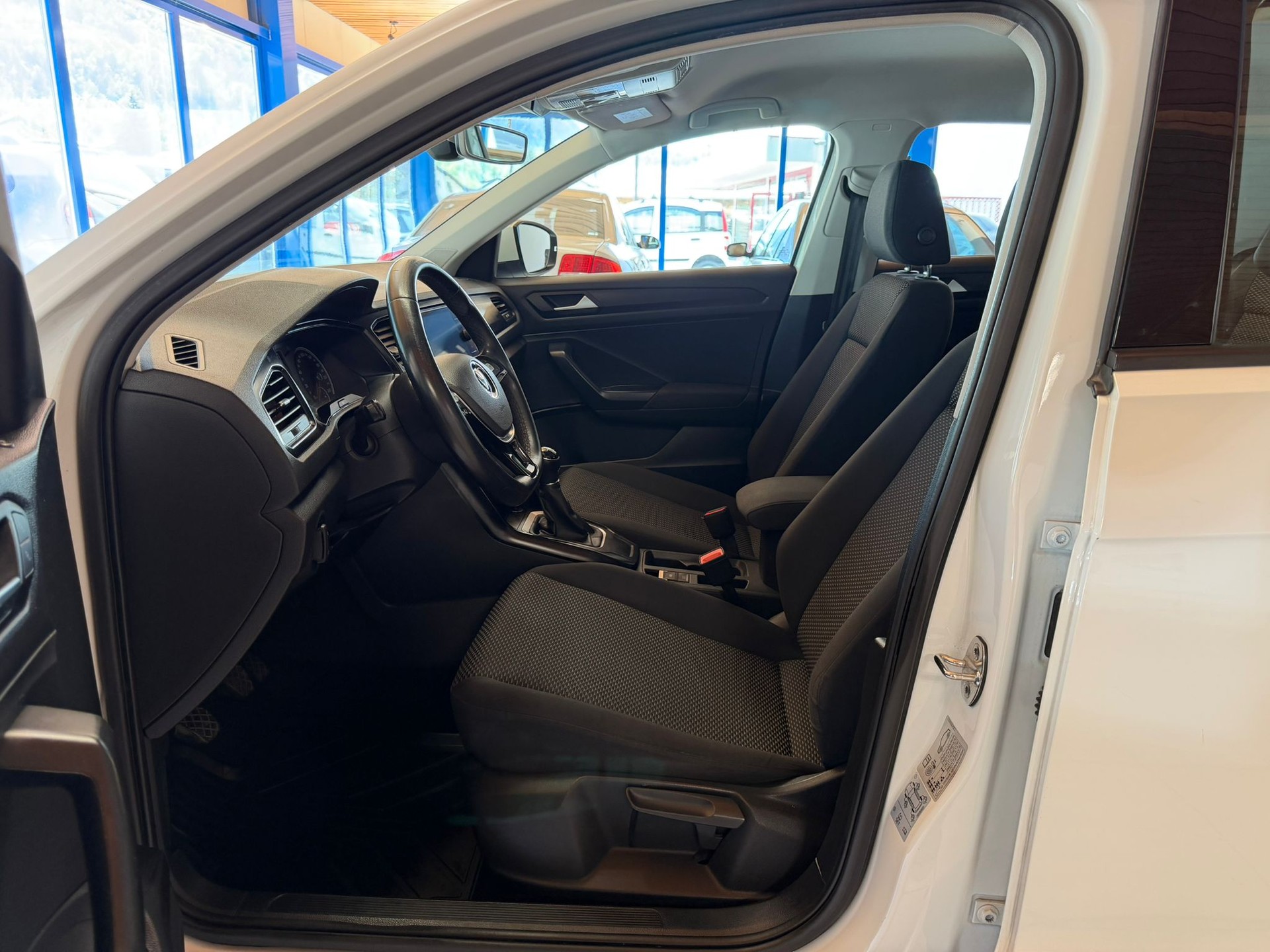 VW T-Roc 1.0 TSI Advance-image-13