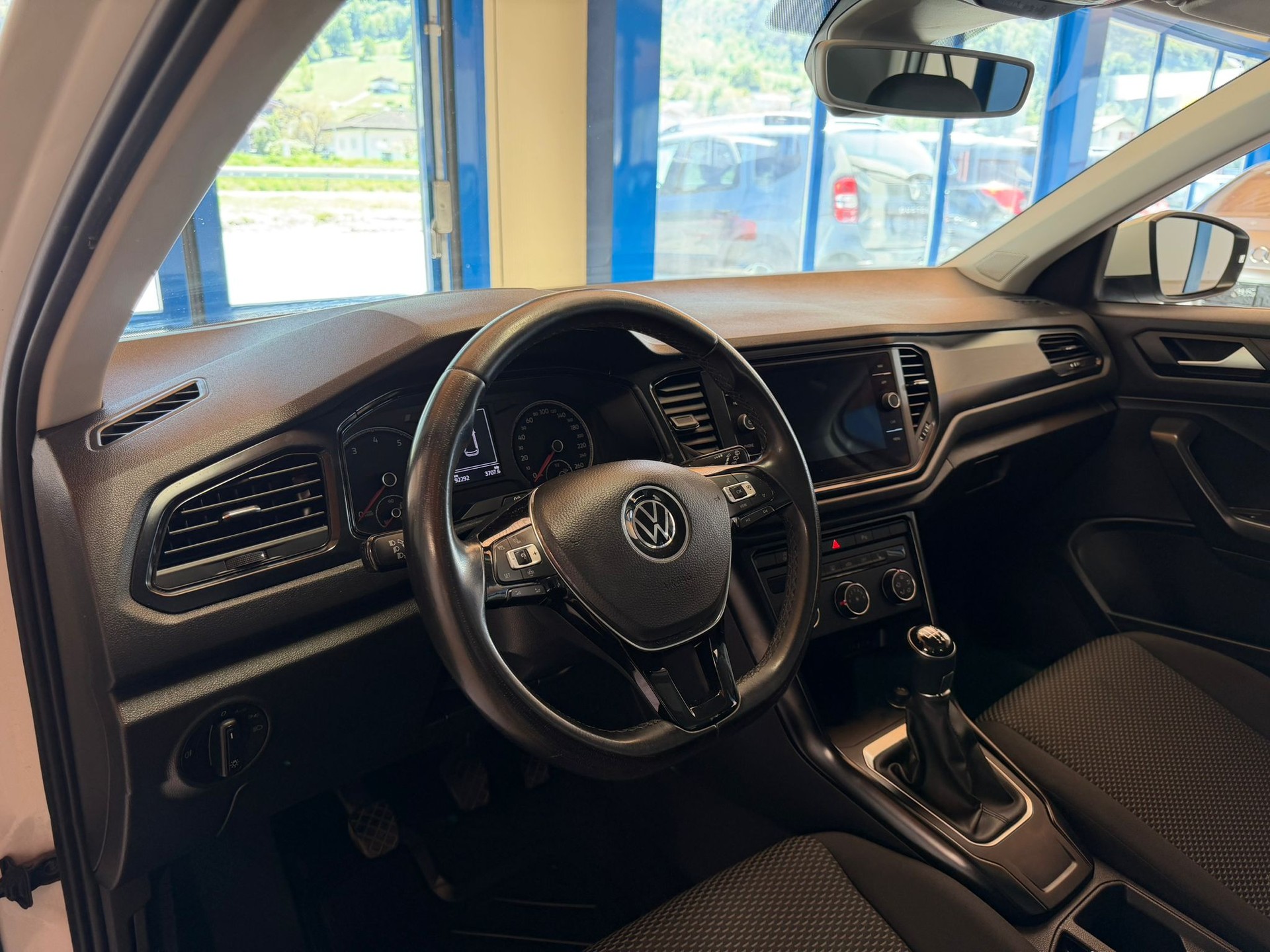 VW T-Roc 1.0 TSI Advance-image-14