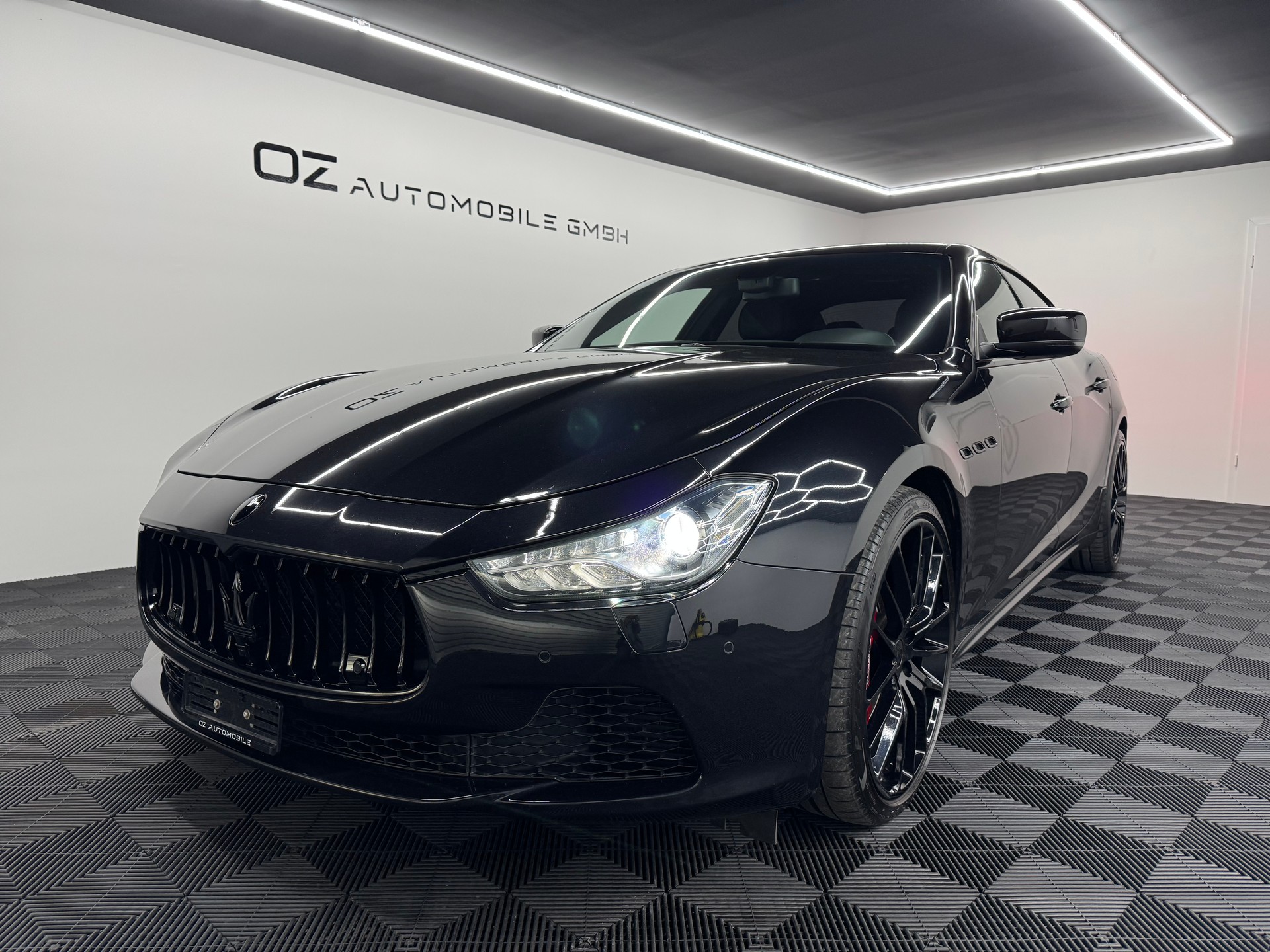 MASERATI Ghibli S Q4 3.0 V6 Automatica *Black Style*-showroom-element-2
