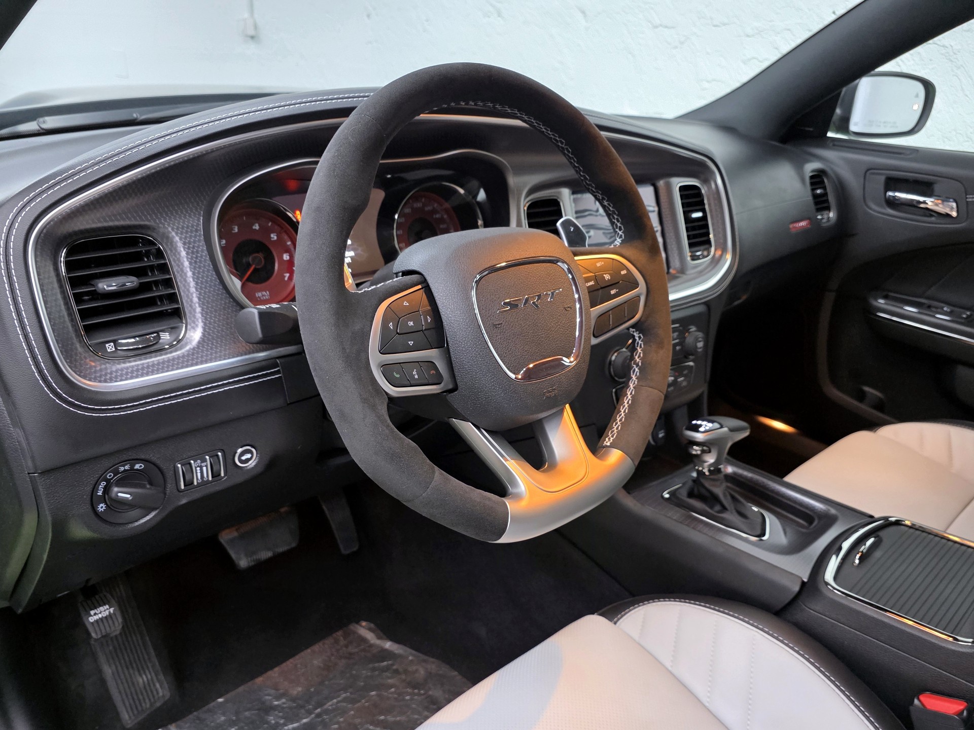 DODGE Charger 6.2 V8 SRT Hellcat JAILBREAK-image-13