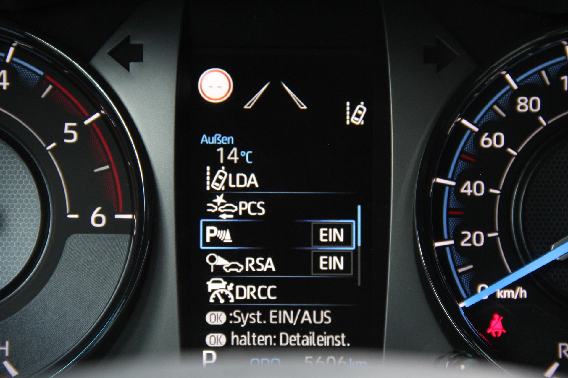 TOYOTA Hilux 2.8d MHEV Invincible Double Cab 4x4 *3500Kg-ANHÄNGEKUPPLUNG* *360°-KAMERA* *LEDER* *JBL-SOUND* 4xSITZHEIZUNG-image-11