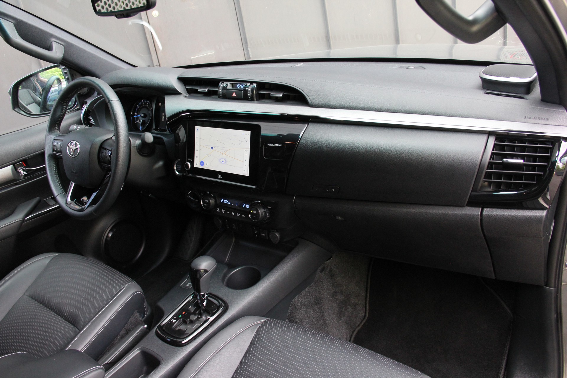 TOYOTA Hilux 2.8d MHEV Invincible Double Cab 4x4 *3500Kg-ANHÄNGEKUPPLUNG* *360°-KAMERA* *LEDER* *JBL-SOUND* 4xSITZHEIZUNG-image-6