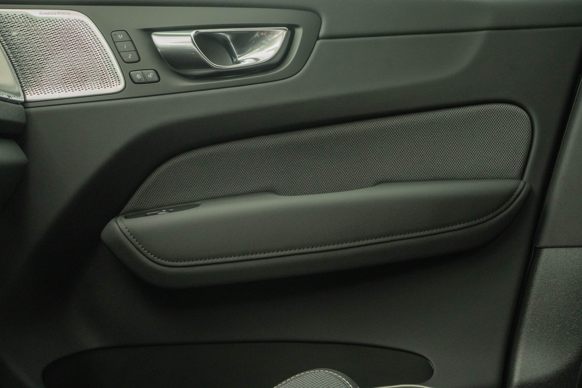 VOLVO XC60 2.0 T8 TE Black Edition eAWD-image-13