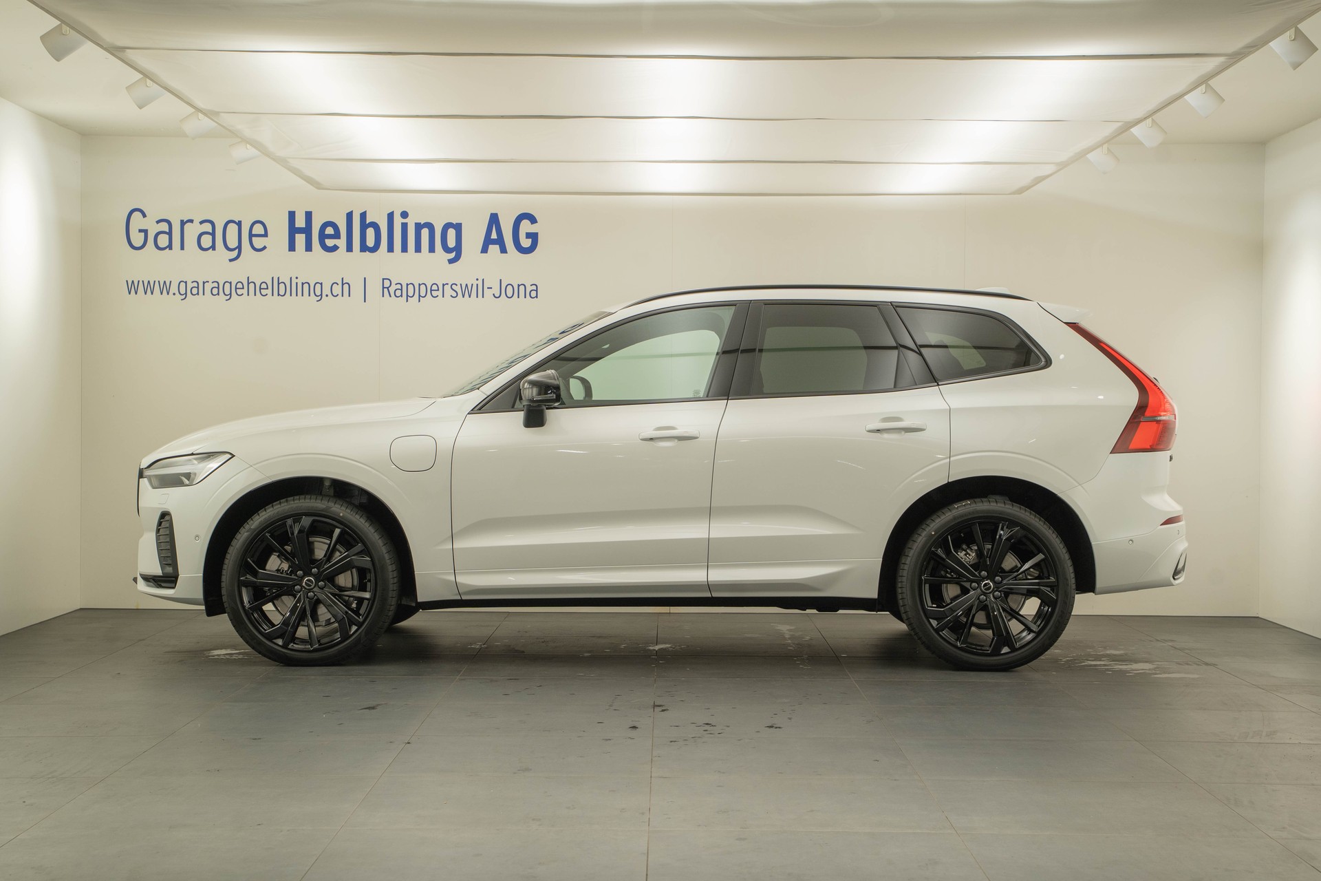 VOLVO XC60 2.0 T8 TE Black Edition eAWD-showroom-element-2