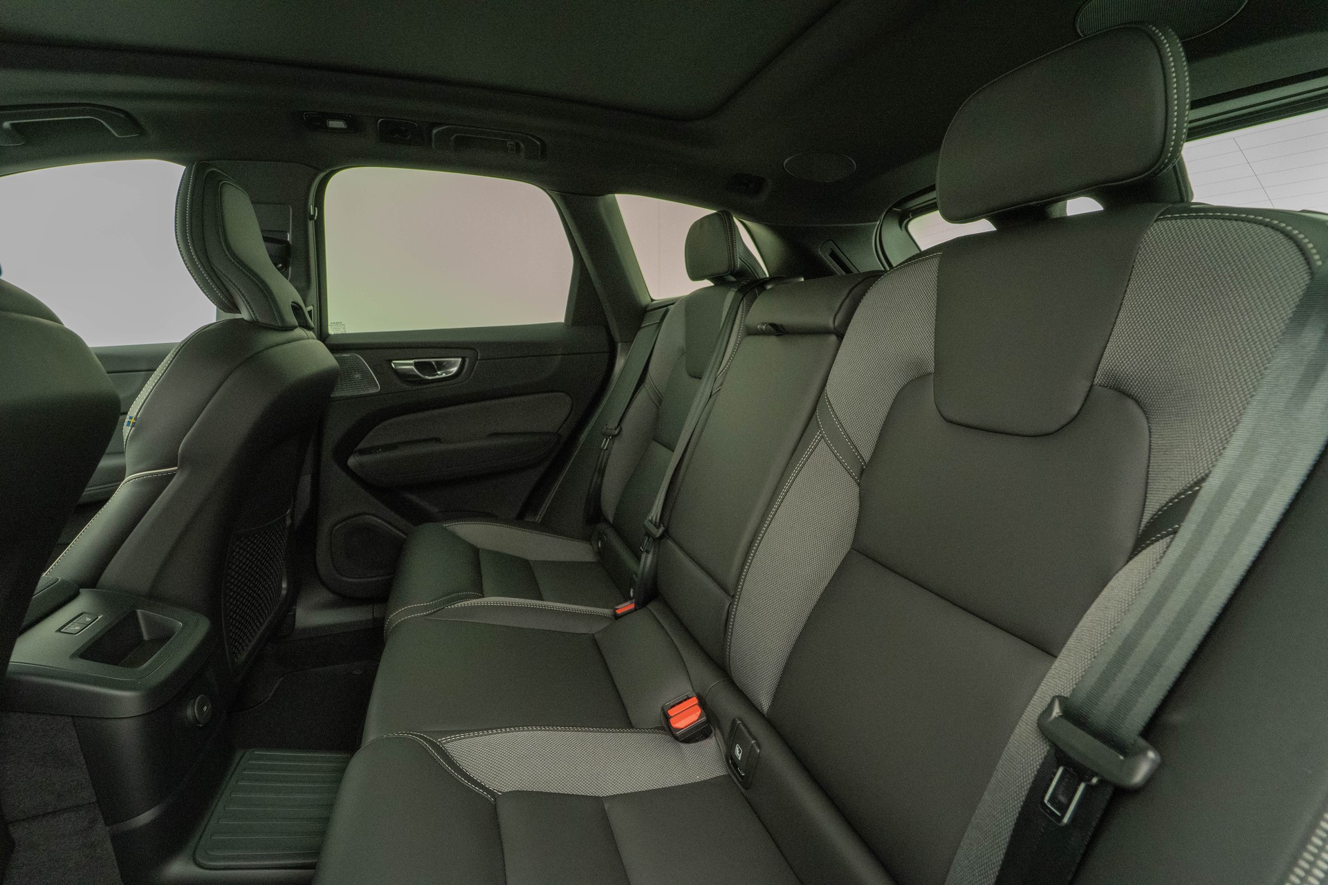 VOLVO XC60 2.0 T8 TE Black Edition eAWD-image-8