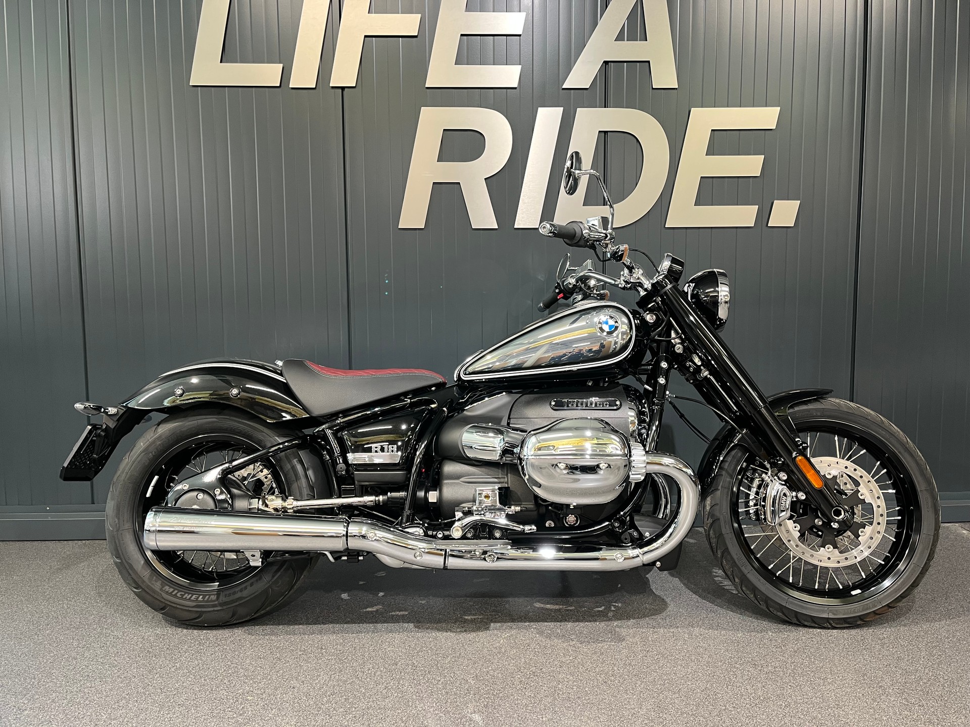 BMW R 18